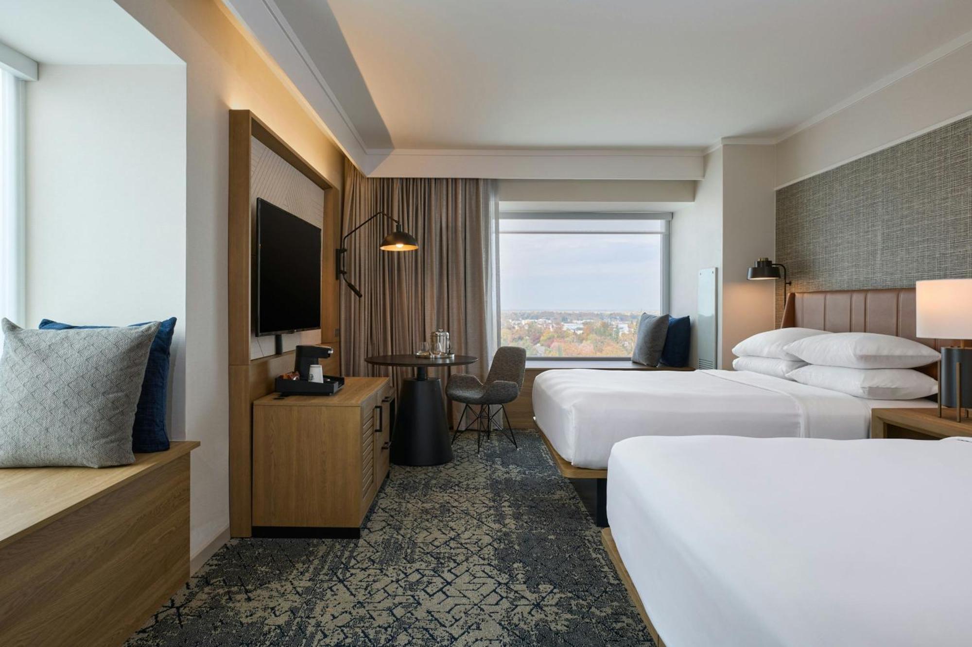 Double Room City View Low Floor Mobility Accessible Roll Shower,1643147336:JPEG