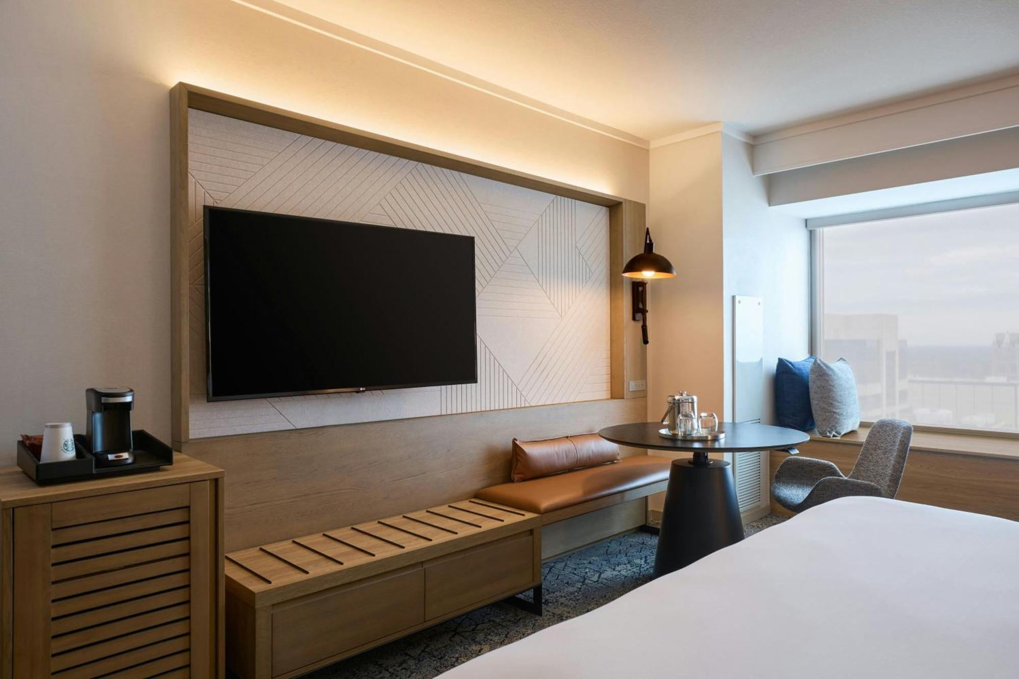 King Room Roll Shower City View Mid Floor or Mobility Hearing Accessible,1643147349:JPEG