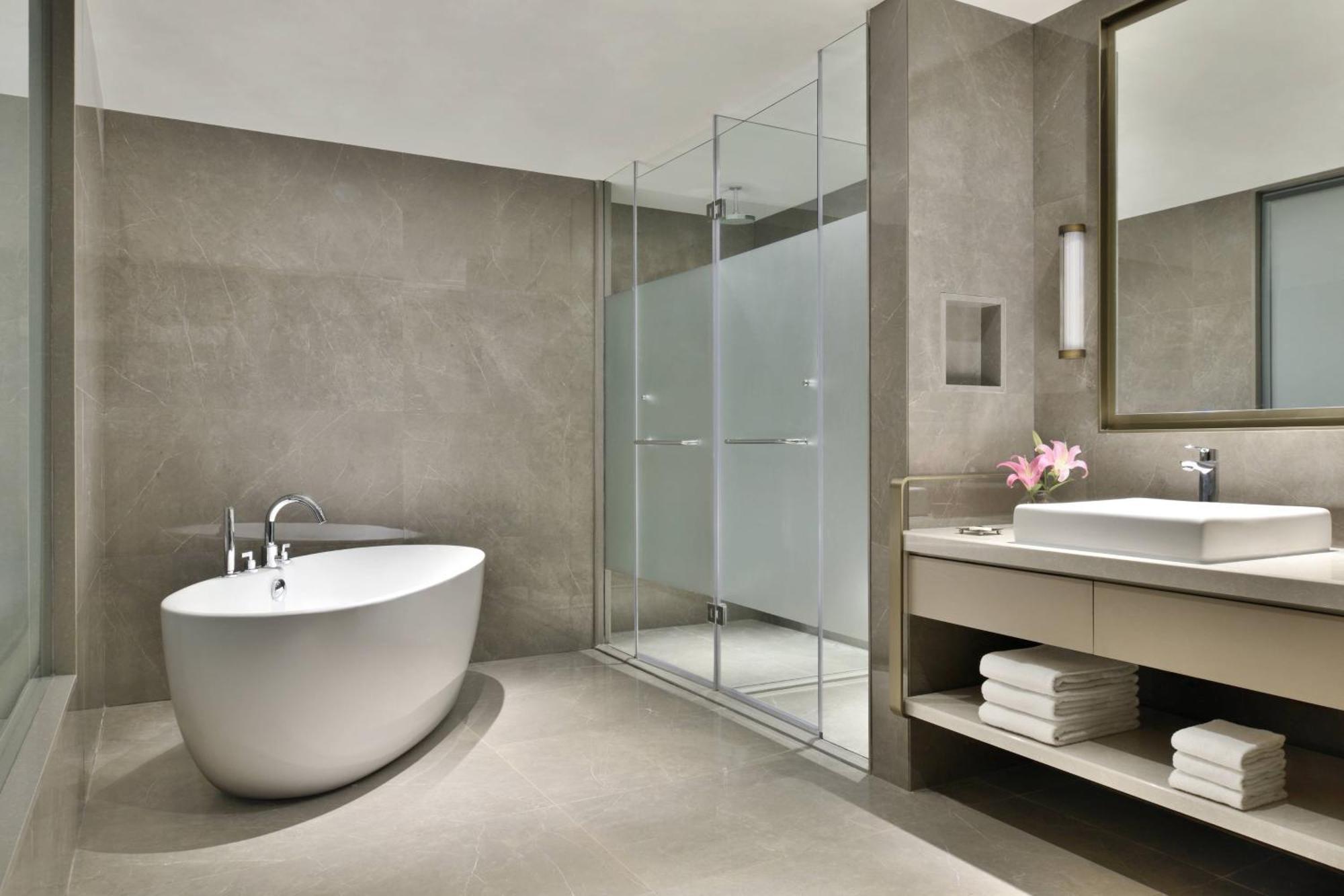 Presidential Suite, 1 Bedroom Suite, 1 King, City View, Executive Lounge Access, , 2 pieces laundry per day