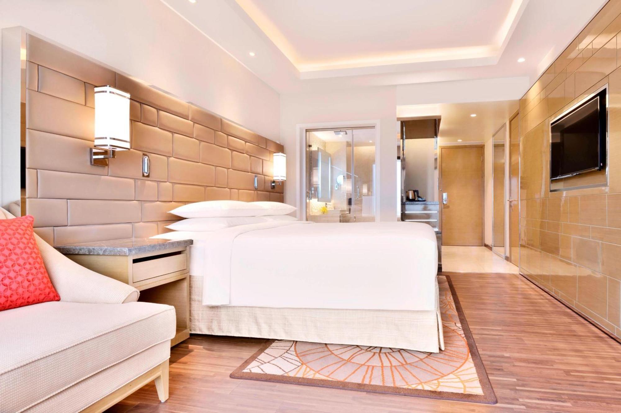 Executive King Room with Lounge Access