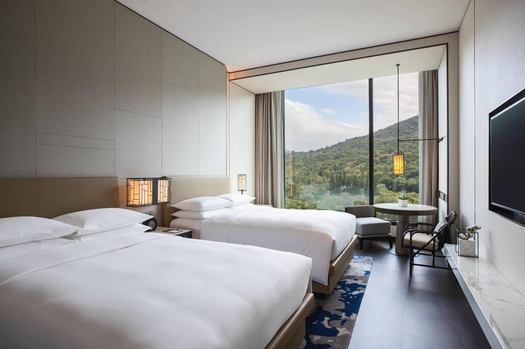 Premier Guest Room Two Double Beds Mountain View