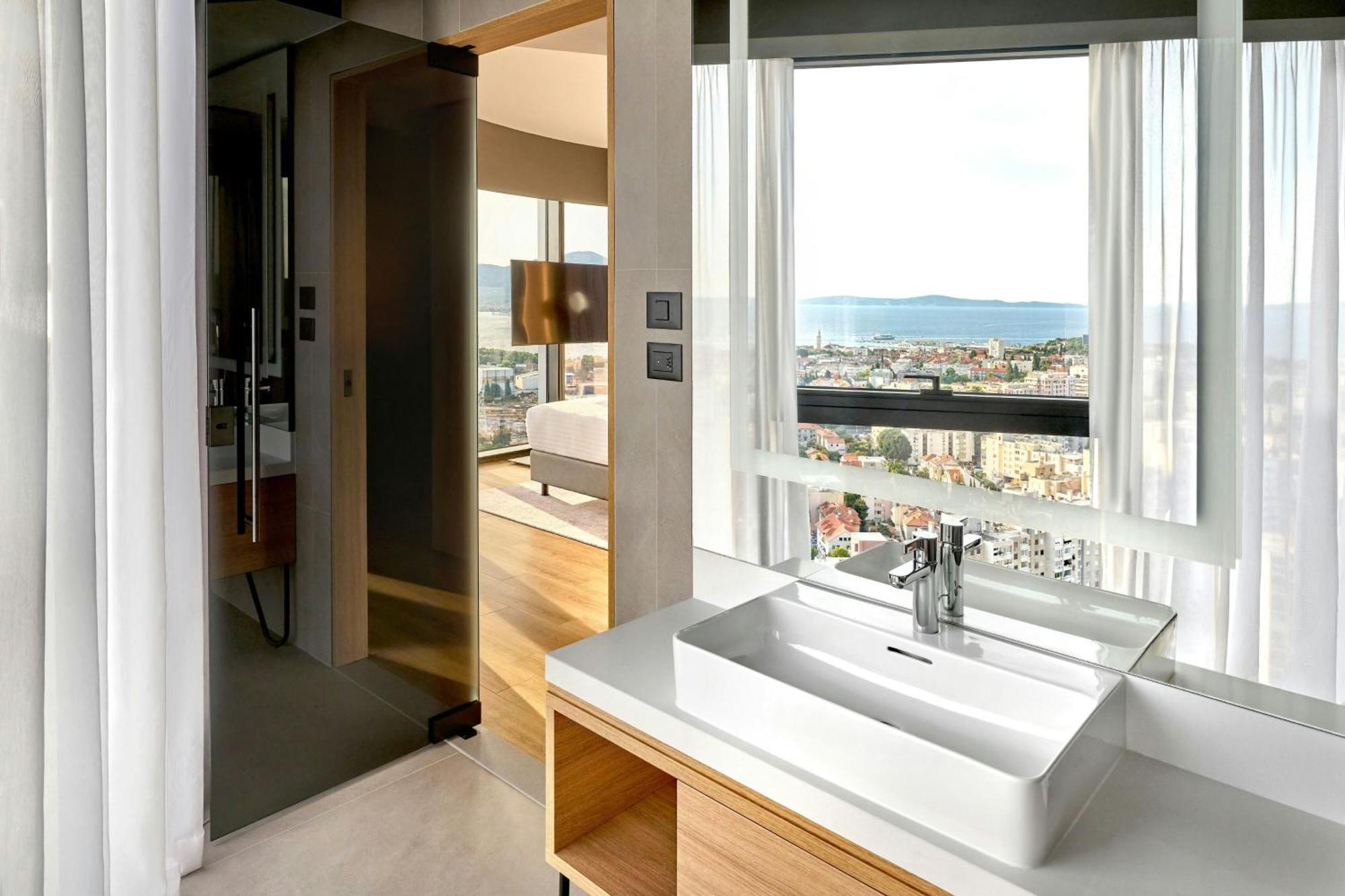 Premium Zweibettzimmer mit Meerblick – Eckzimmer