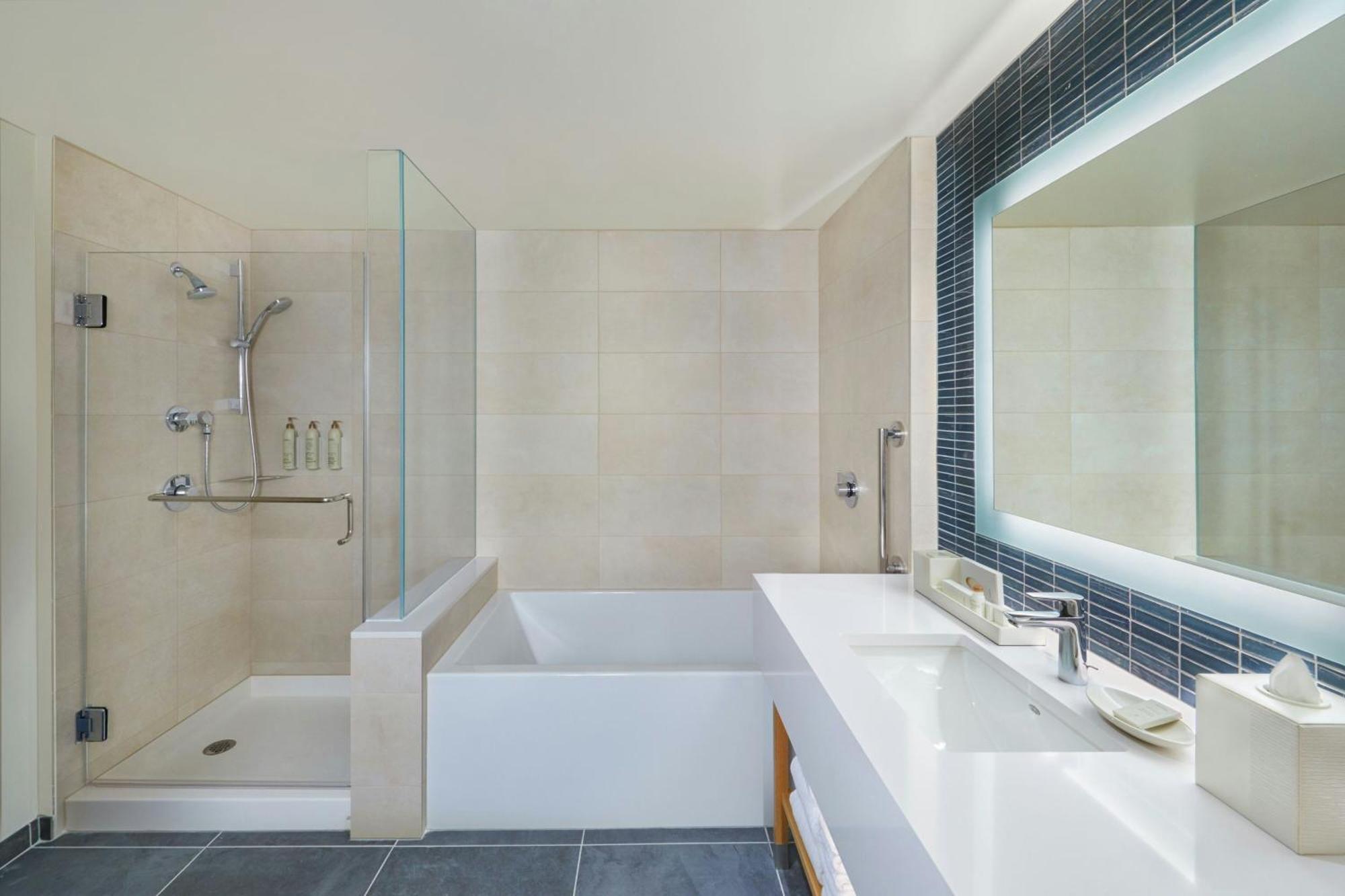 Premier King Studio Ocean View