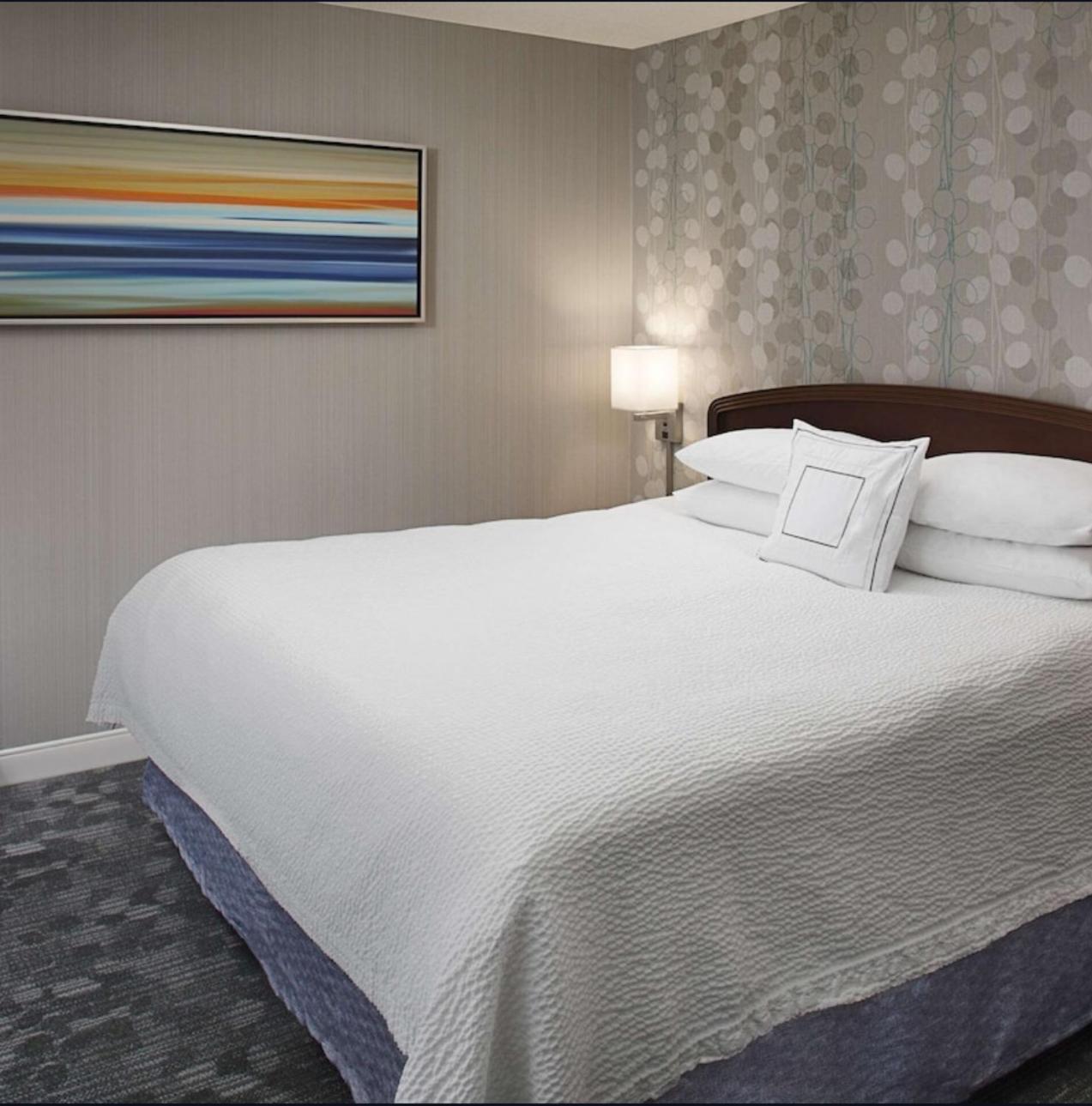King Room with Tub - Accessible/Non-Smoking