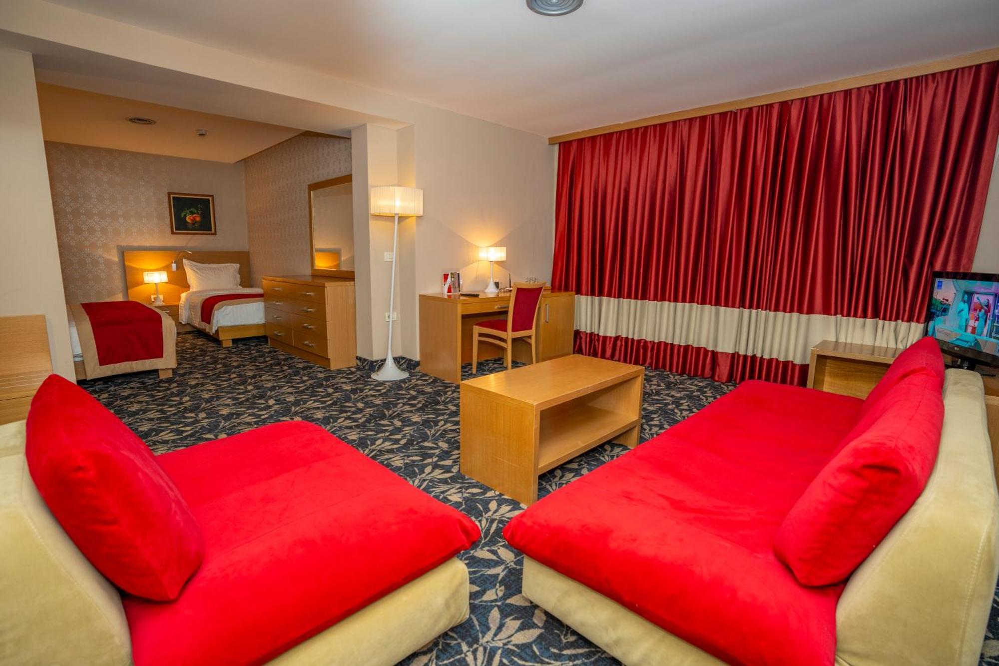 Deluxe Family Room
