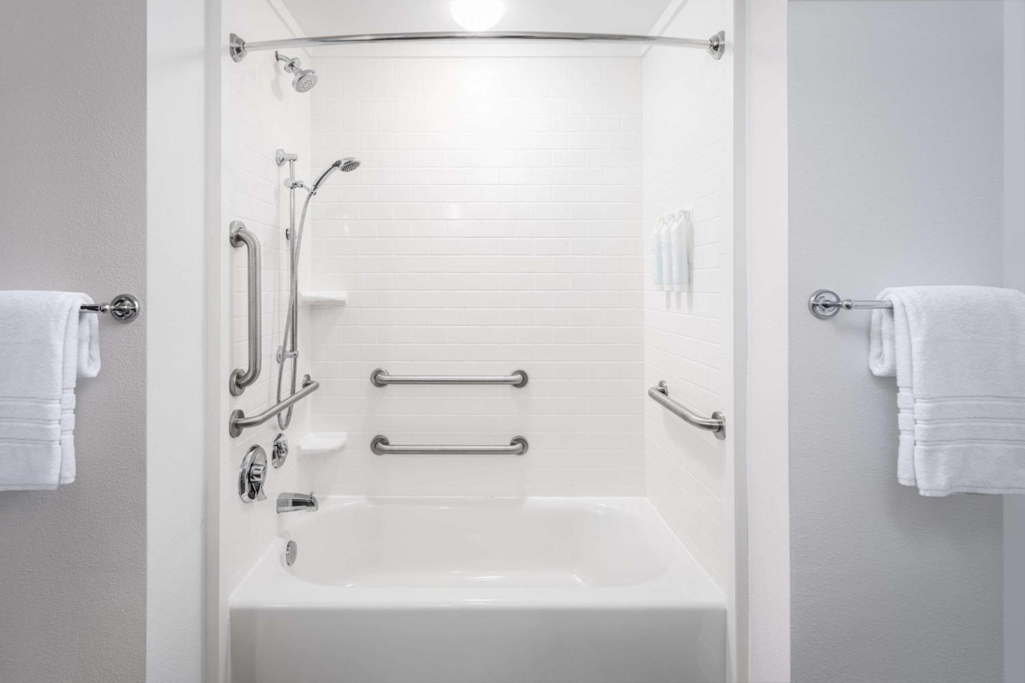 Queen Room with Two Queen Beds and Bath Tub - Balcony/Mobility Accessible