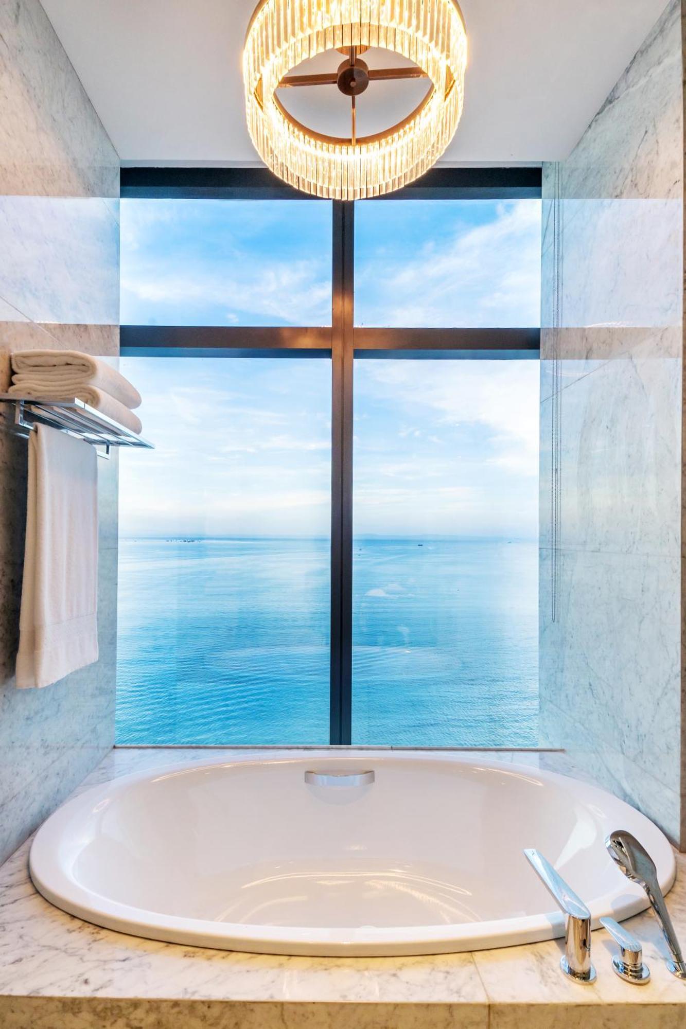Signature Seaview King
