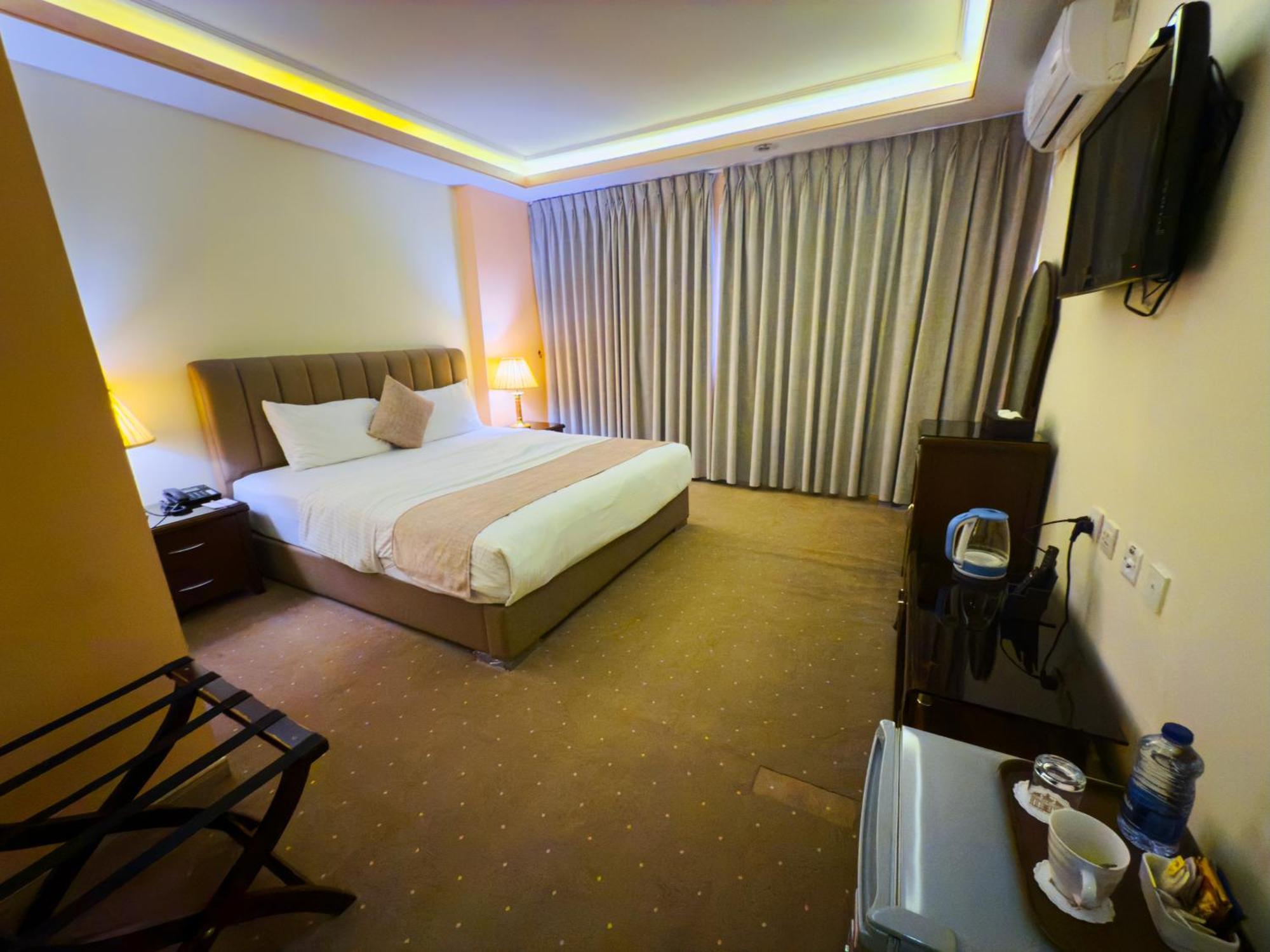 Deluxe Suite