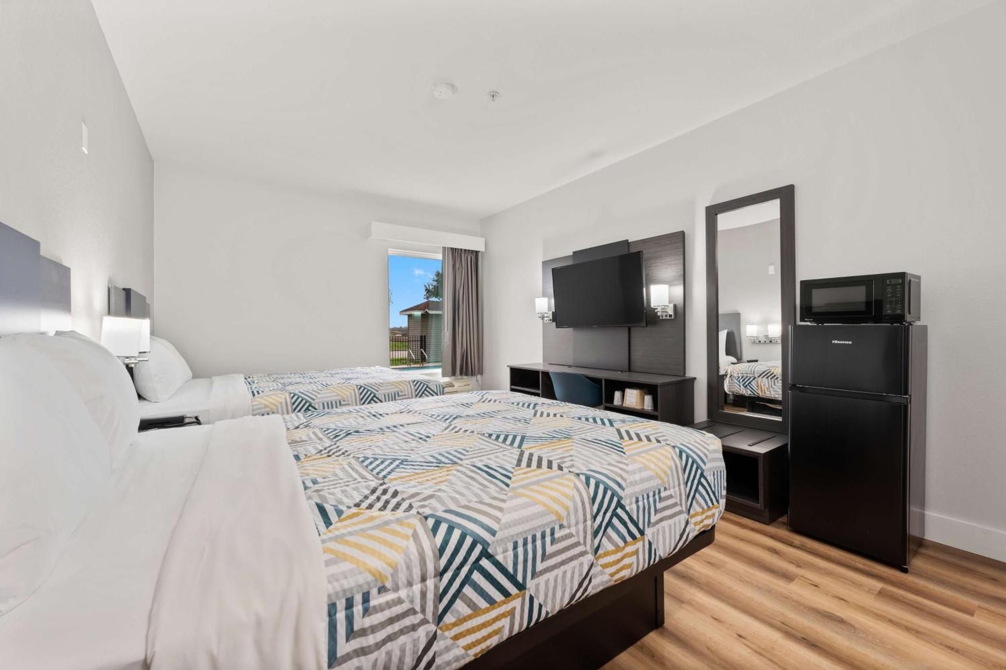 Queen Room with Two Queen Beds - Non-Smoking