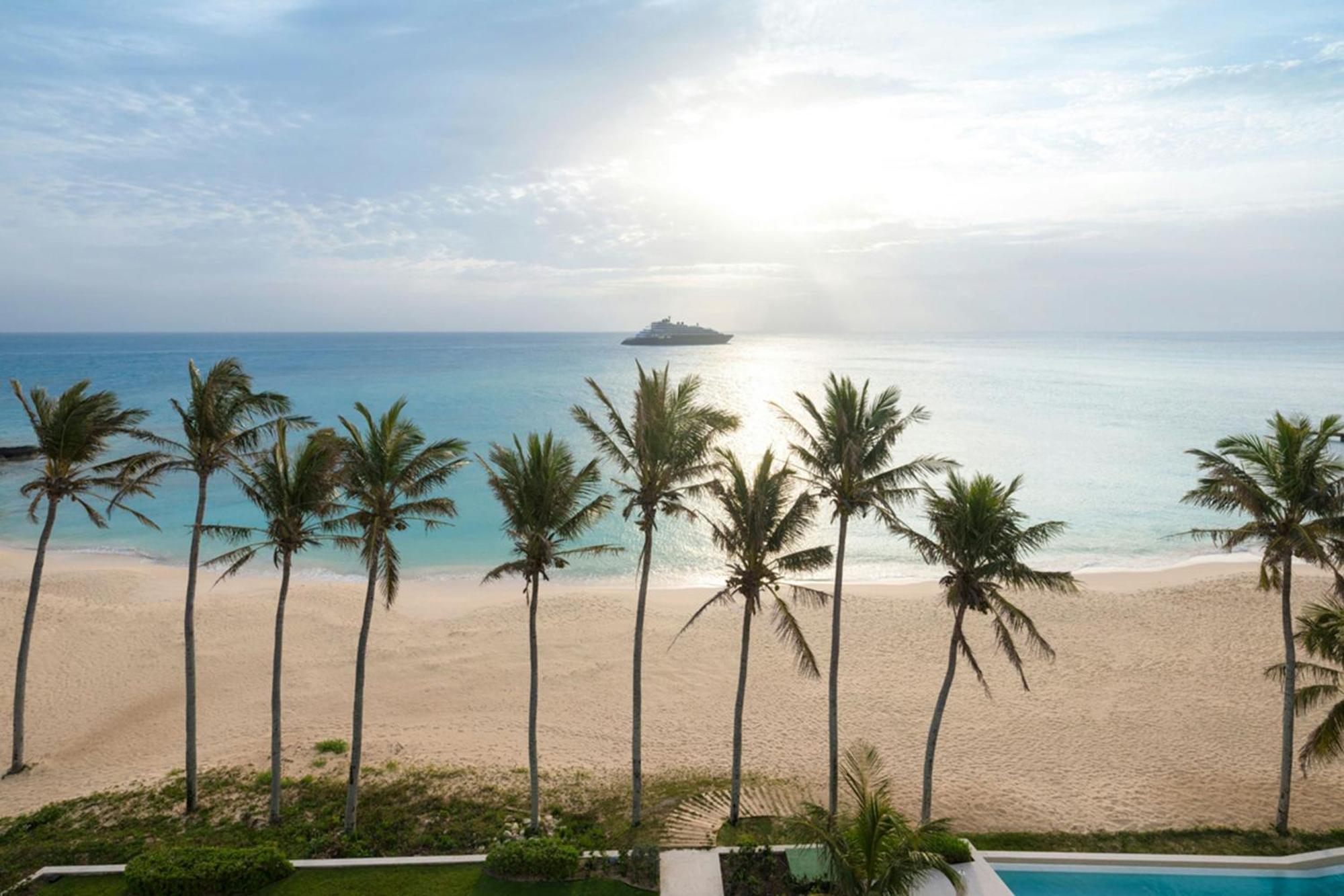 Caroline Astor Suite, 1 Bedroom Suite, 1 King, Oceanfront, Corner room