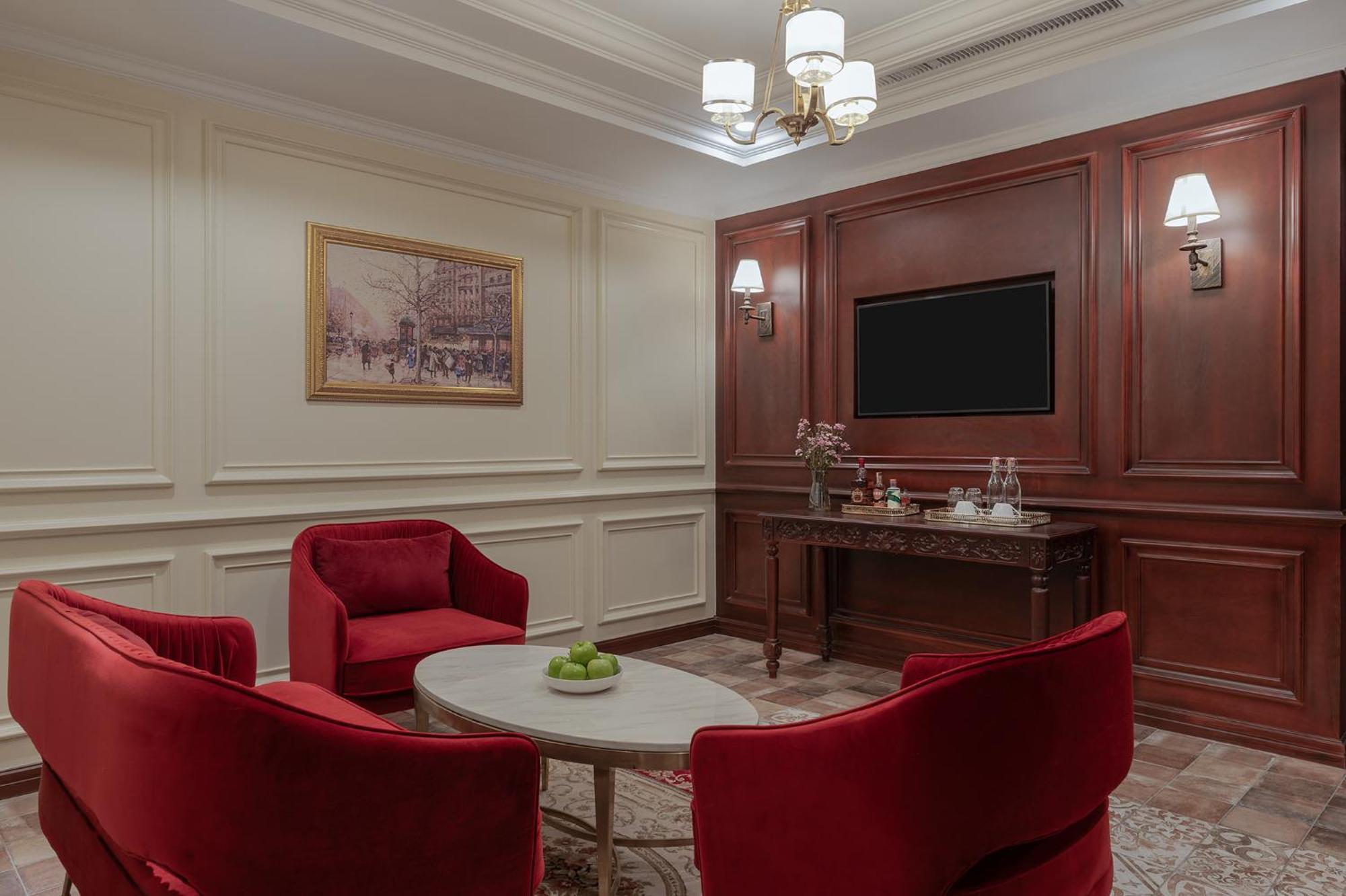 Anik Classic King with Balcony - Includes Minibar & USD10 Spa Credit