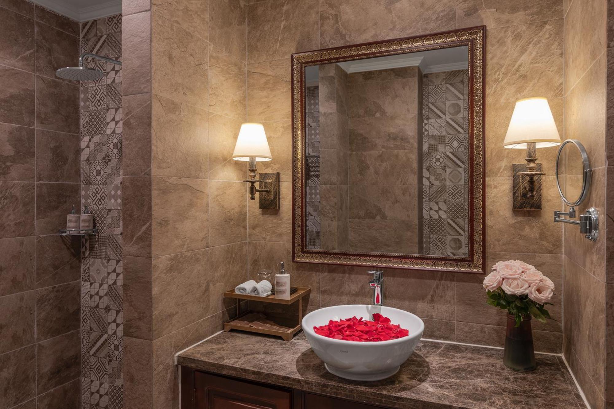 Anik Classic Twin with Balcony - Includes Minibar & USD10 Spa Credit