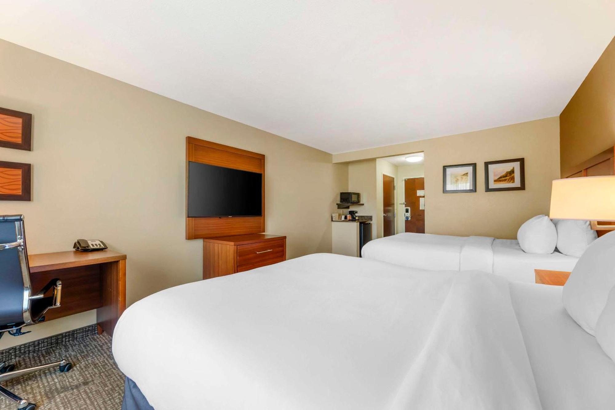 Queen Room with Two Queen Beds - Non-Smoking
