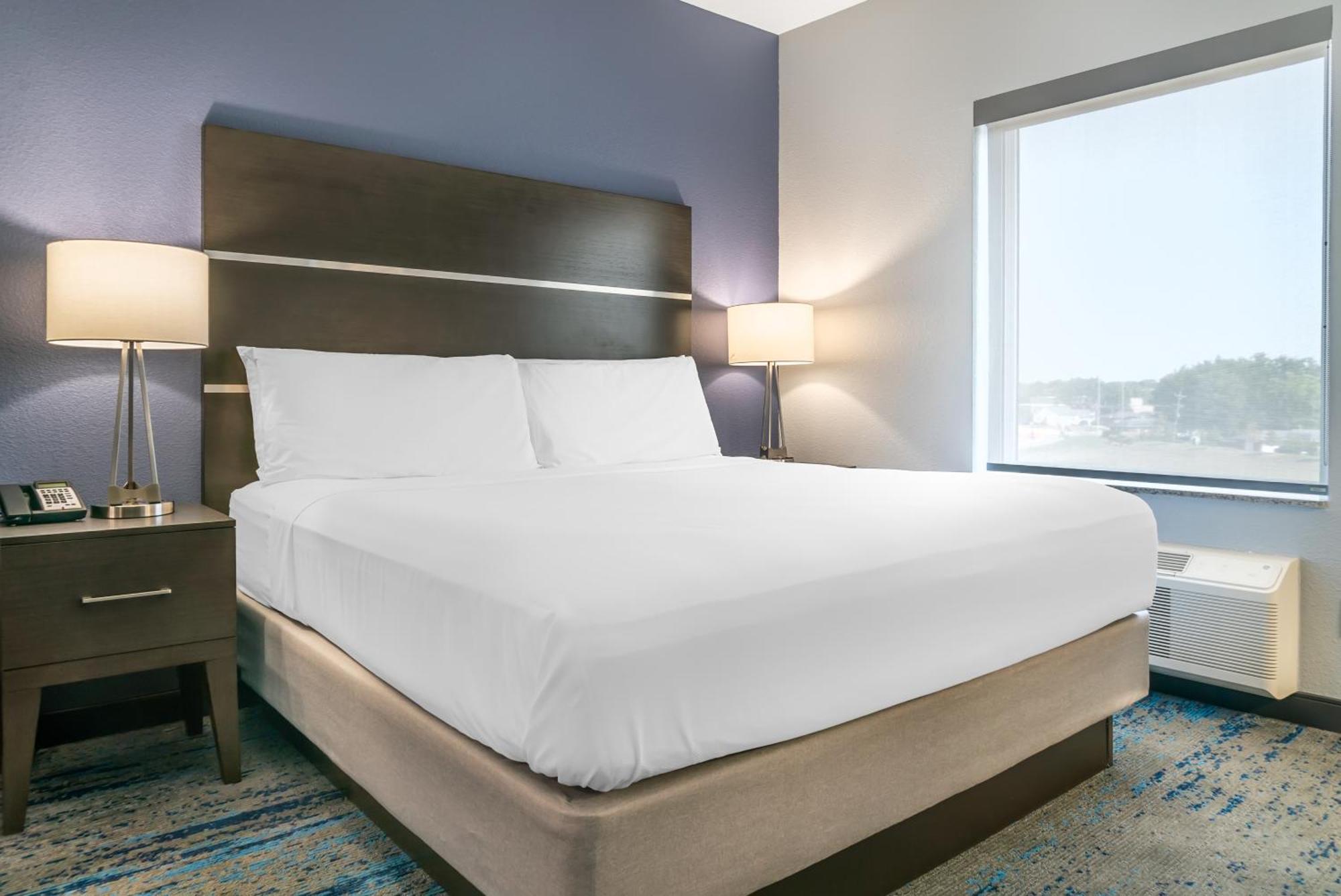 King Room - Accessible/Non Smoking