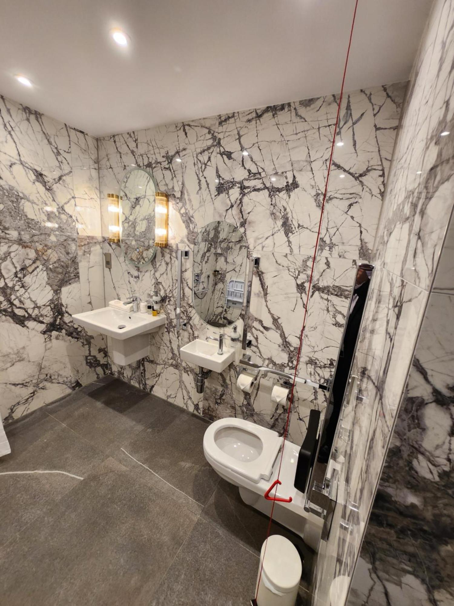 Superior Deluxe Accessible - Coach House