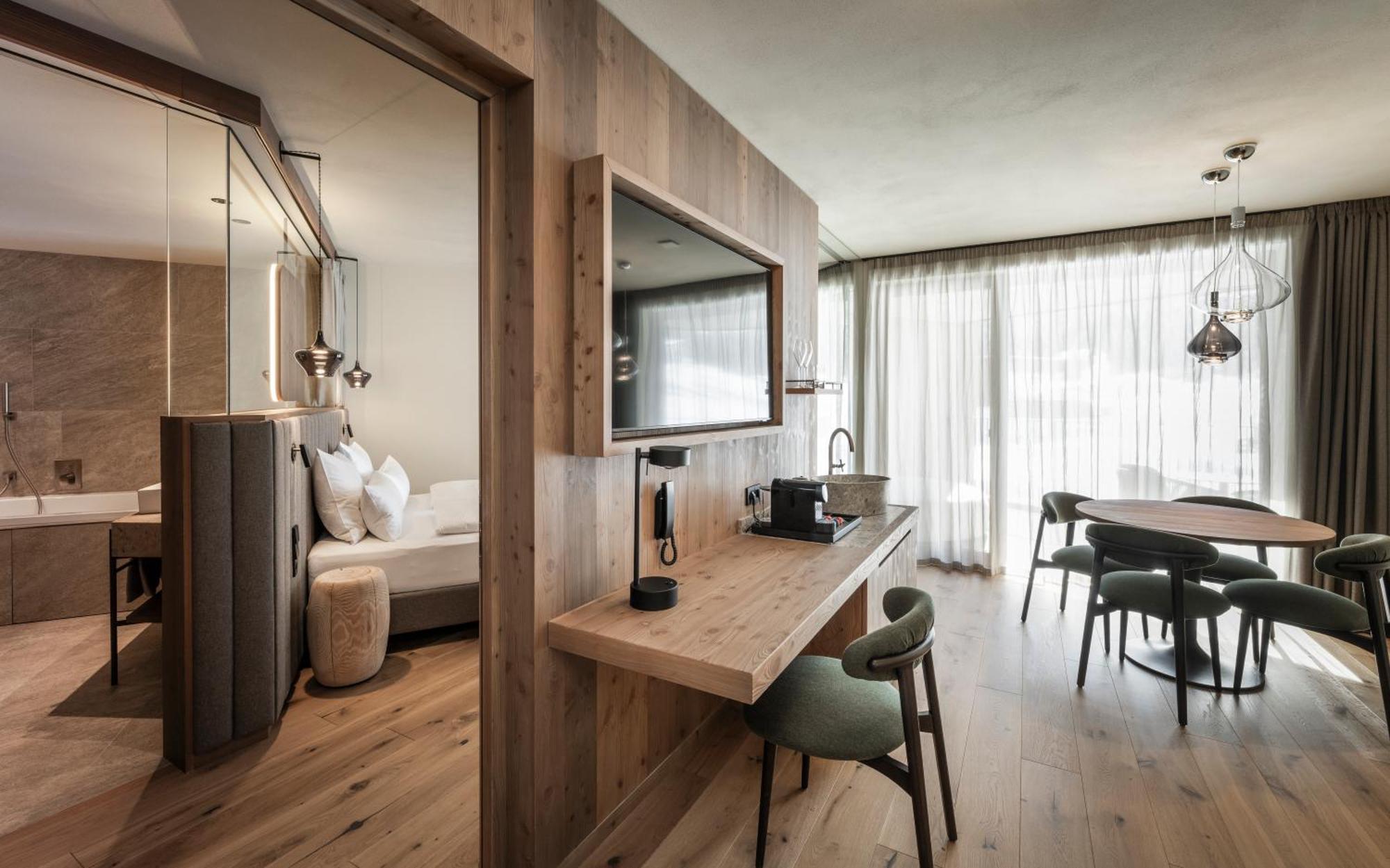 Deluxe Suite,1651743254:JPEG