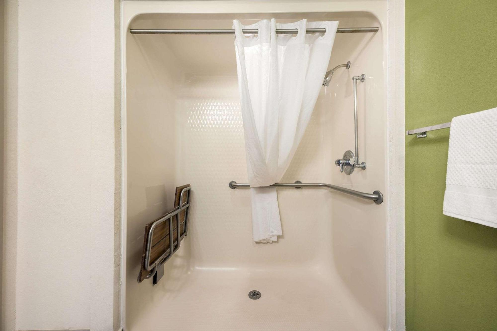 Queen Room - Disability Access/Non-Smoking