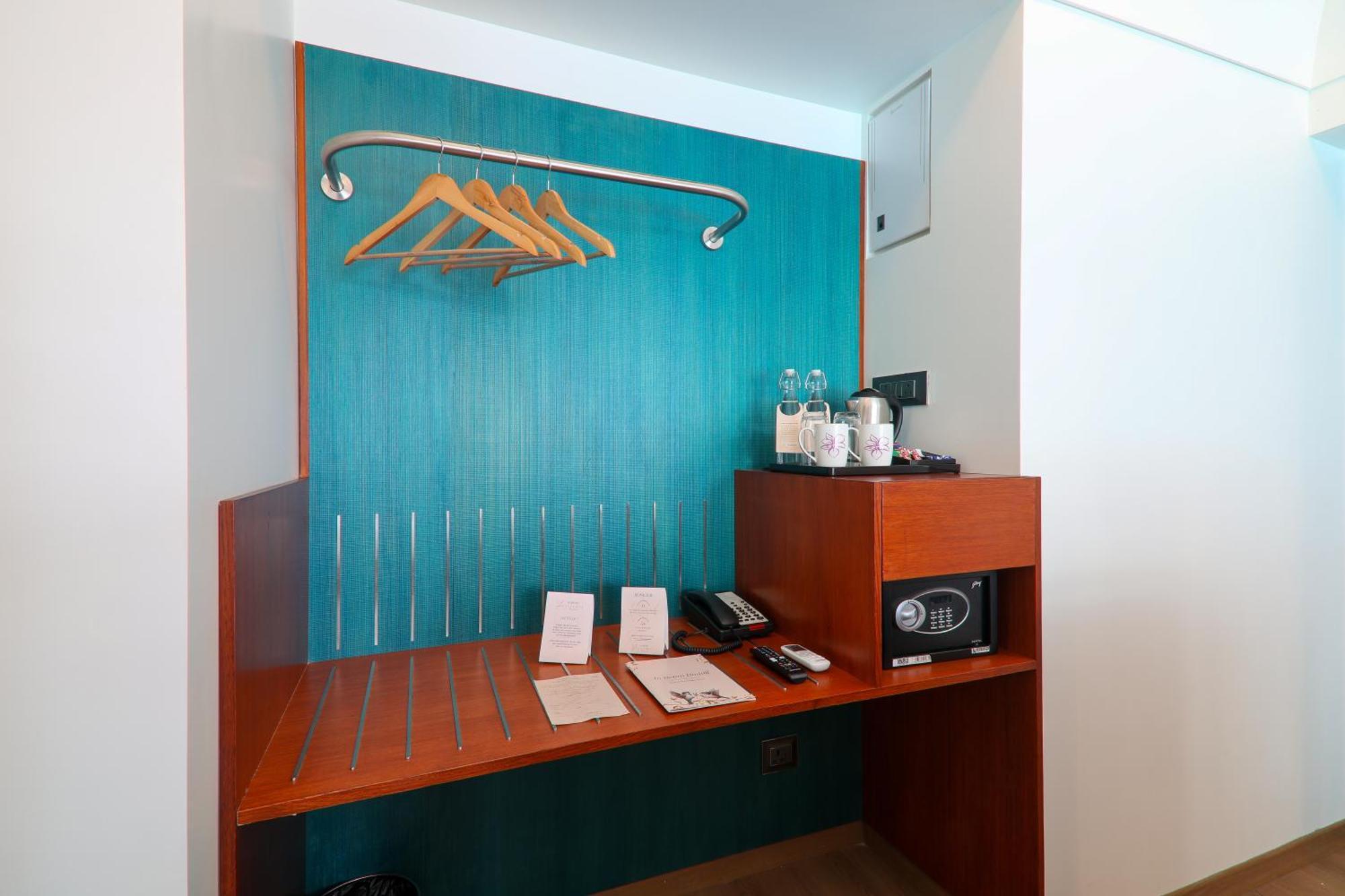 Kingfisher – Deluxe Room with Pool View