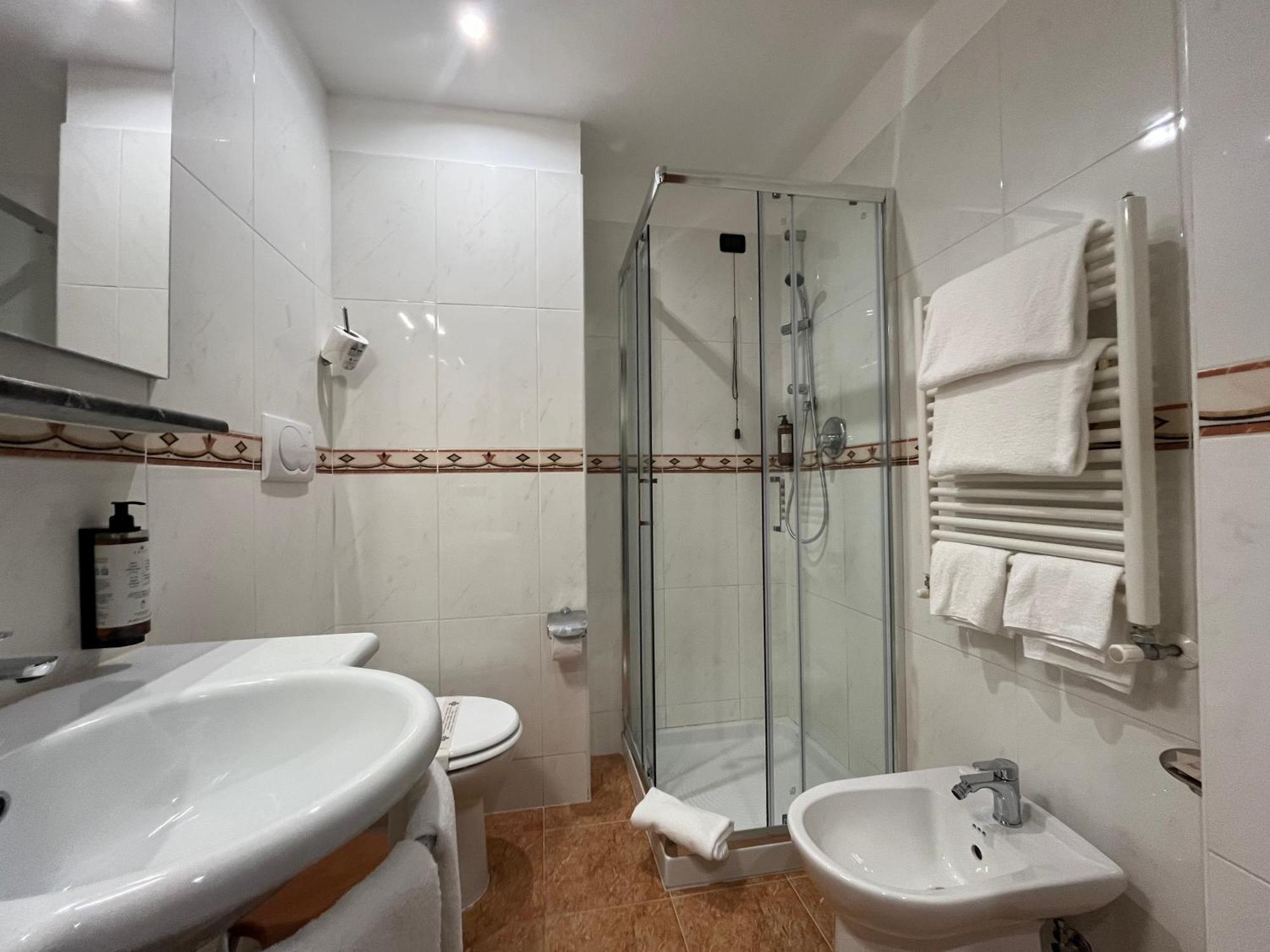Standard Double or Twin Room,1653529709:JPEG
