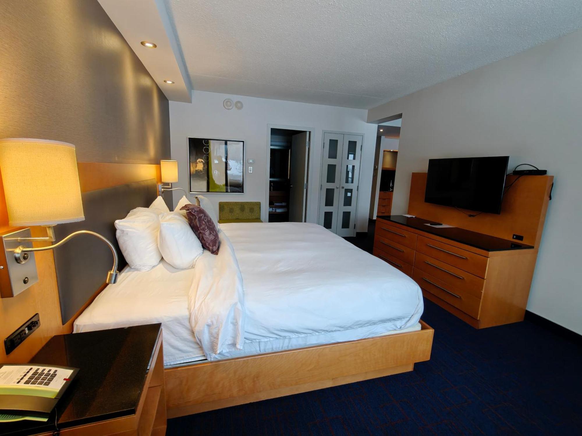 Executive Suite,1654274670:JPEG