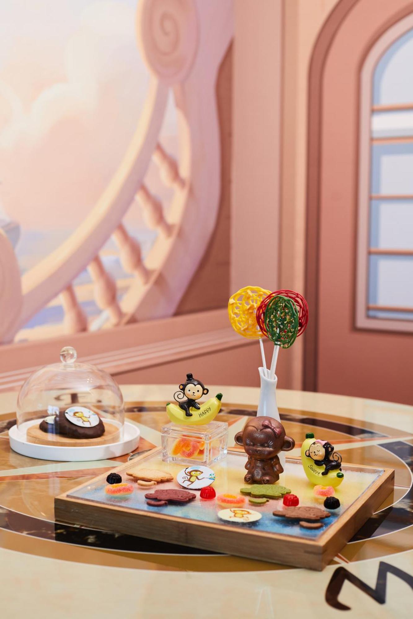 Mandarin River Themed Room King