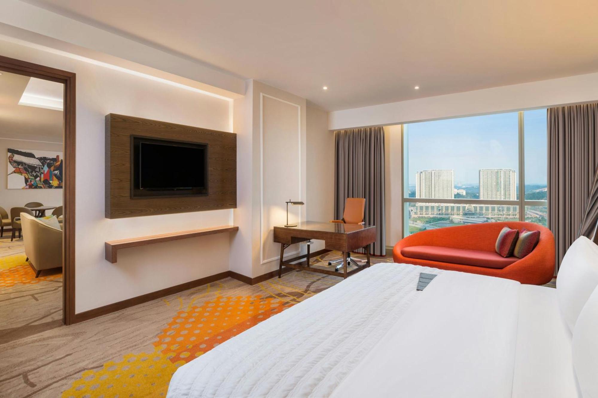 1 King Bed, Club Lounge Access, Le Meridien Suite