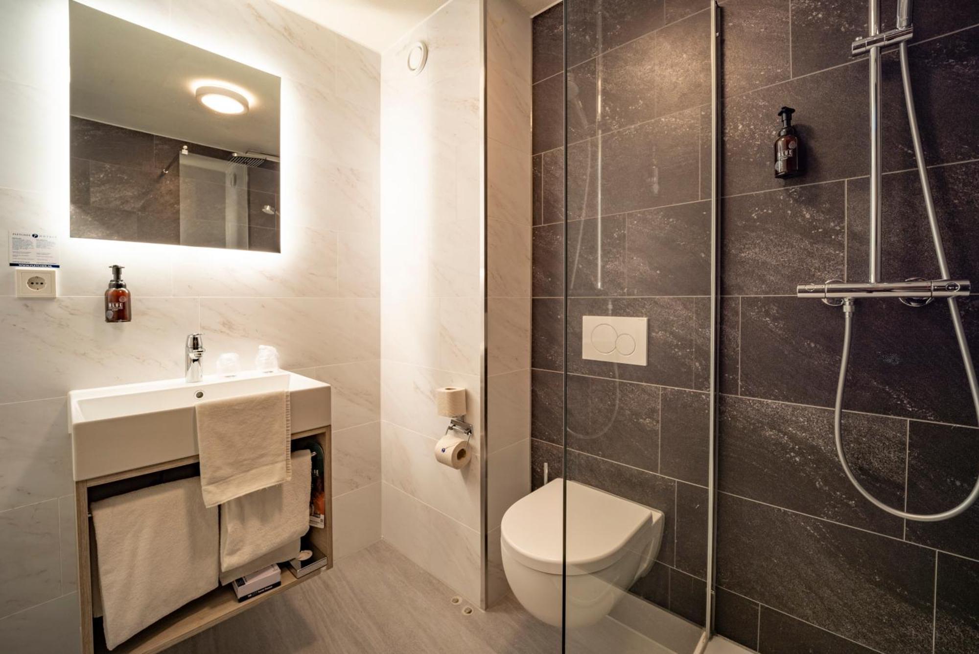 Comfort Double Room Shower