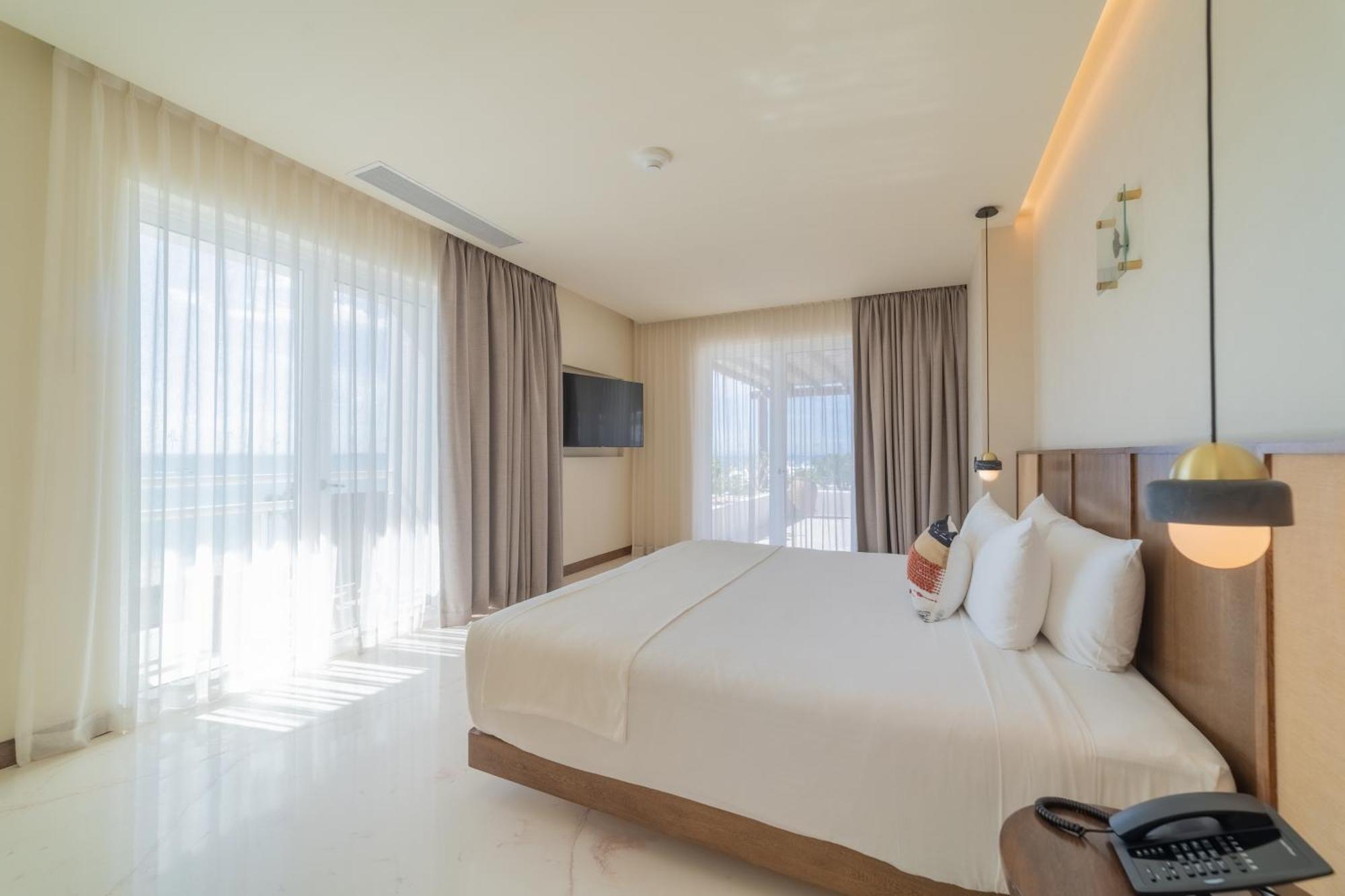 One-Bedroom Suite Harbour View