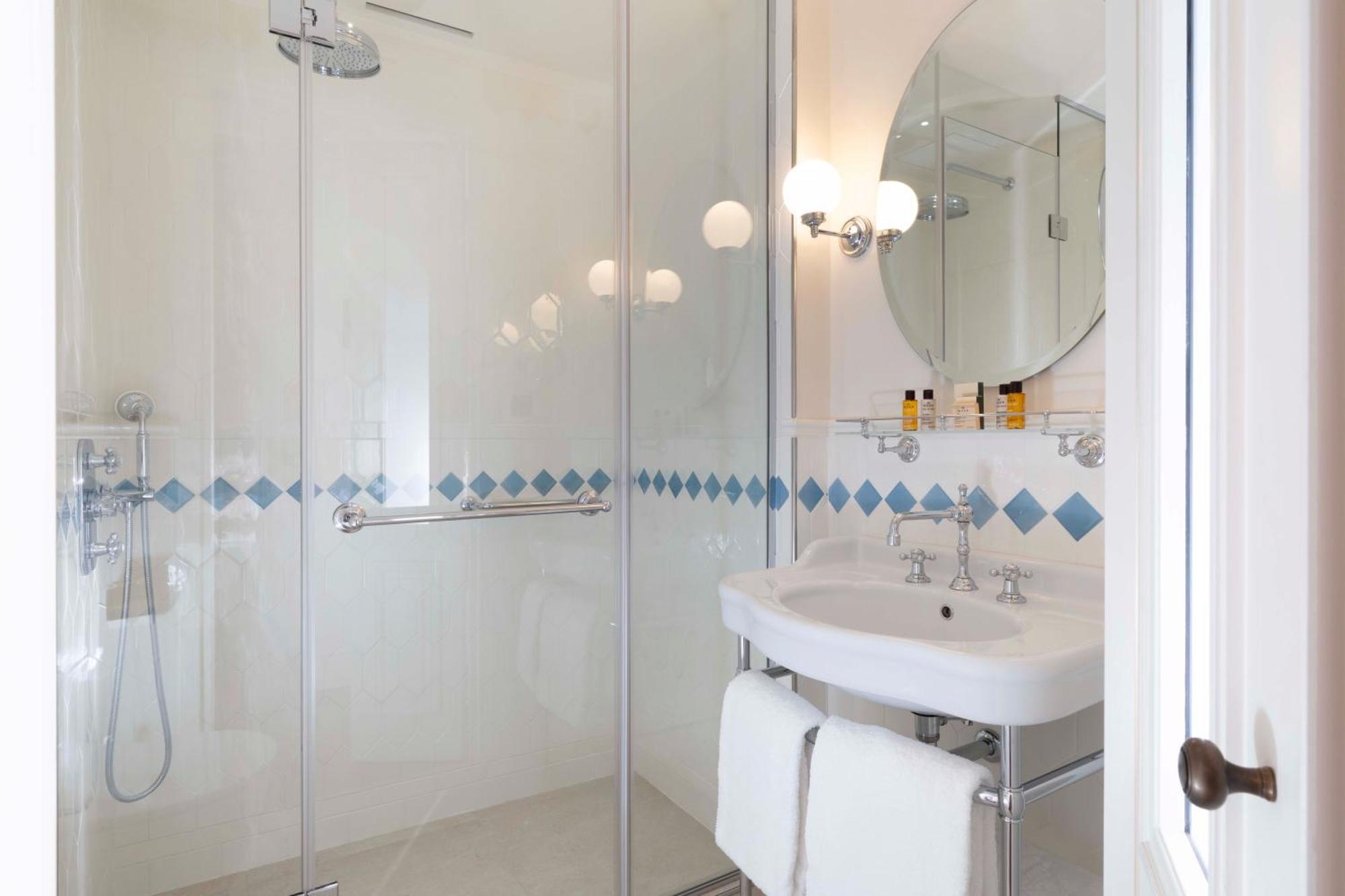 Two Classic Connecting Rooms with Seine River View