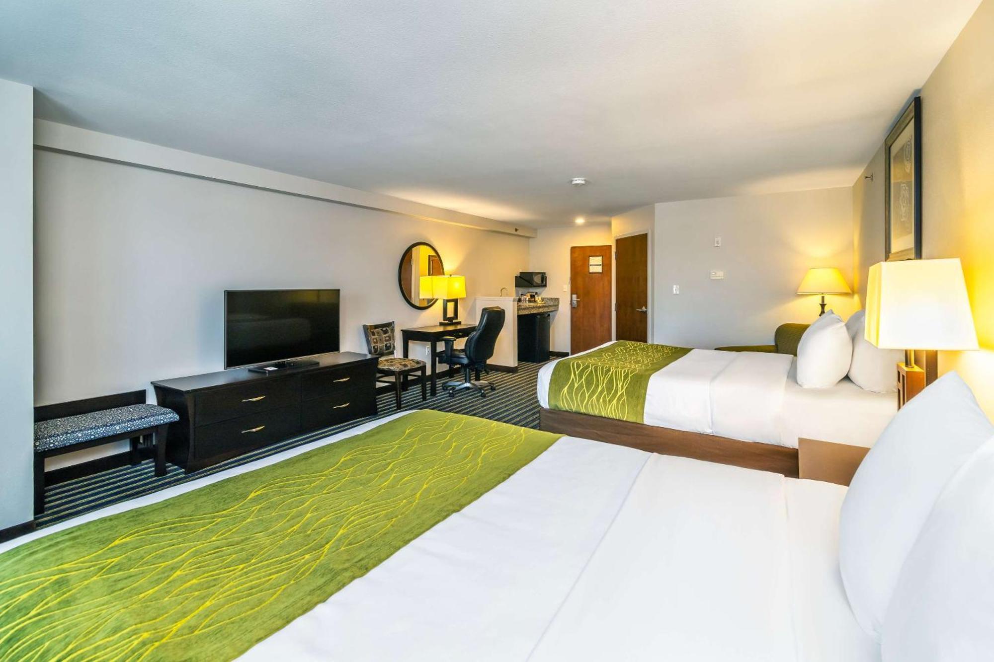 Queen Room with Two Queen Beds - Non-Smoking