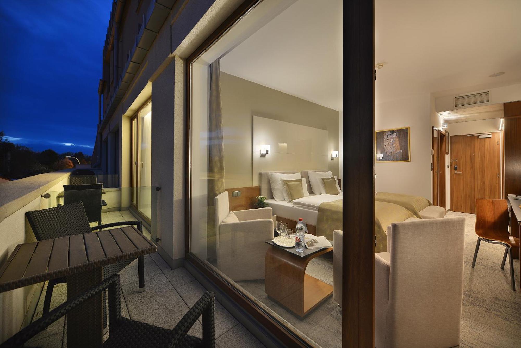 Deluxe Double Room Balcony,1669826402:JPEG