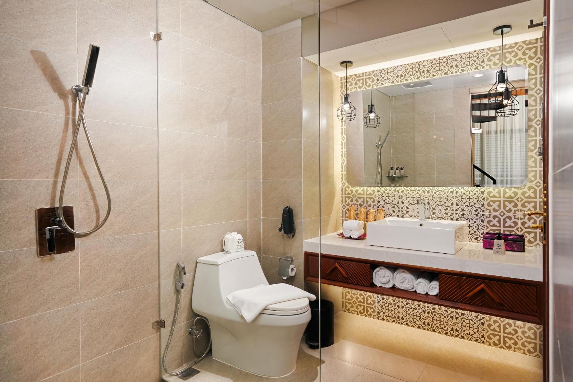 Family Suite with Loft - Complimentary Daily Mini-bar