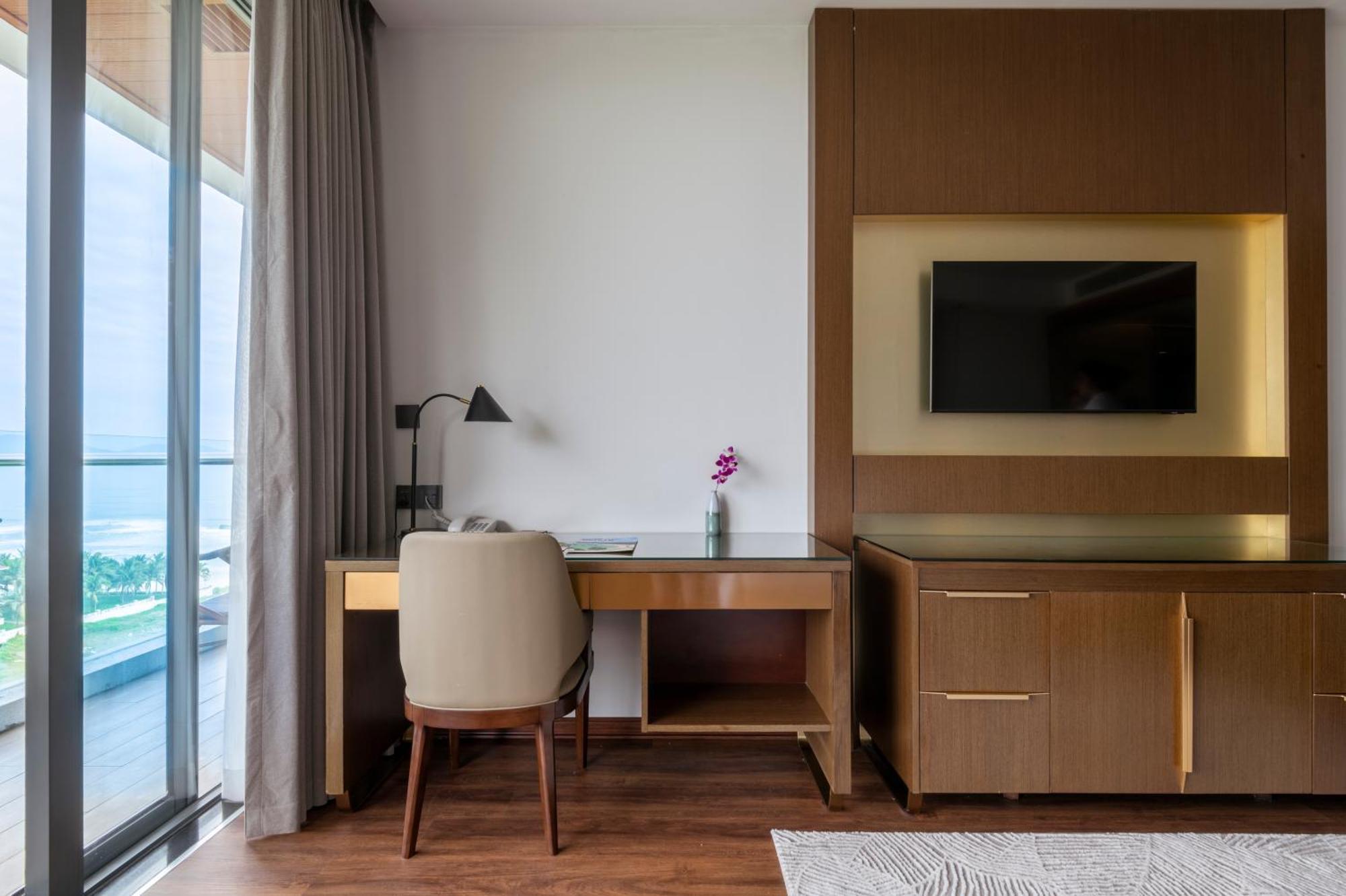 Deluxe Double Room Balcony Bathtub