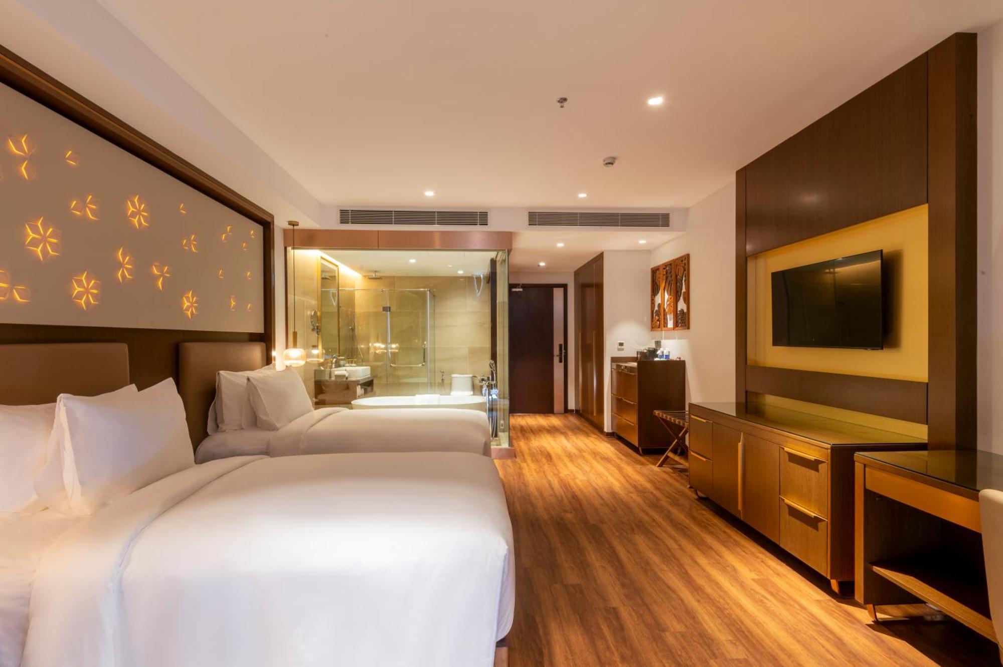 Deluxe Twin Room Balcony Bathtub