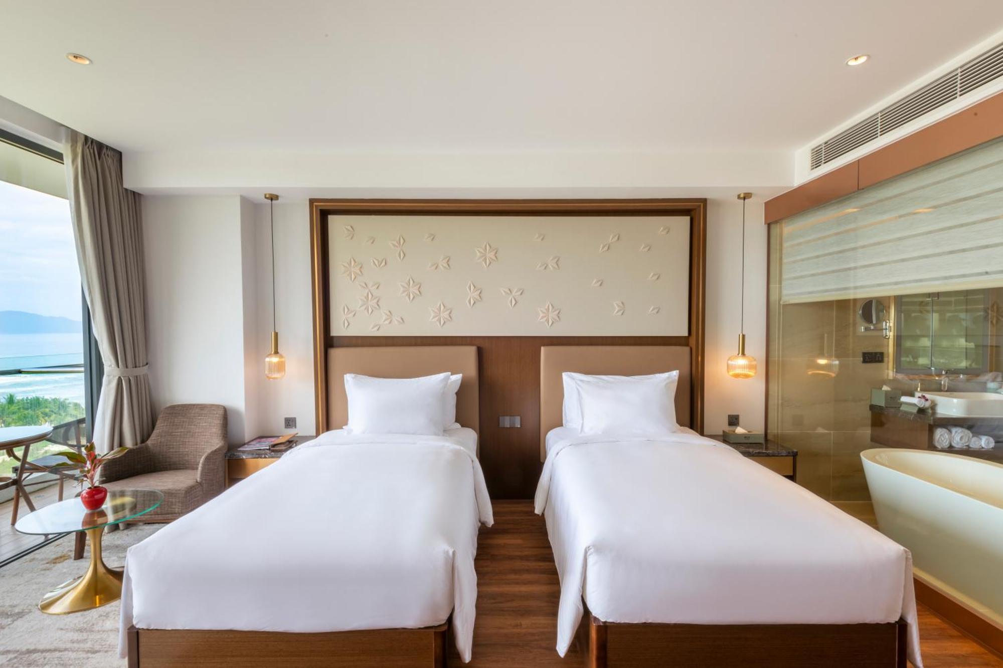 Deluxe Twin Room Balcony Bathtub