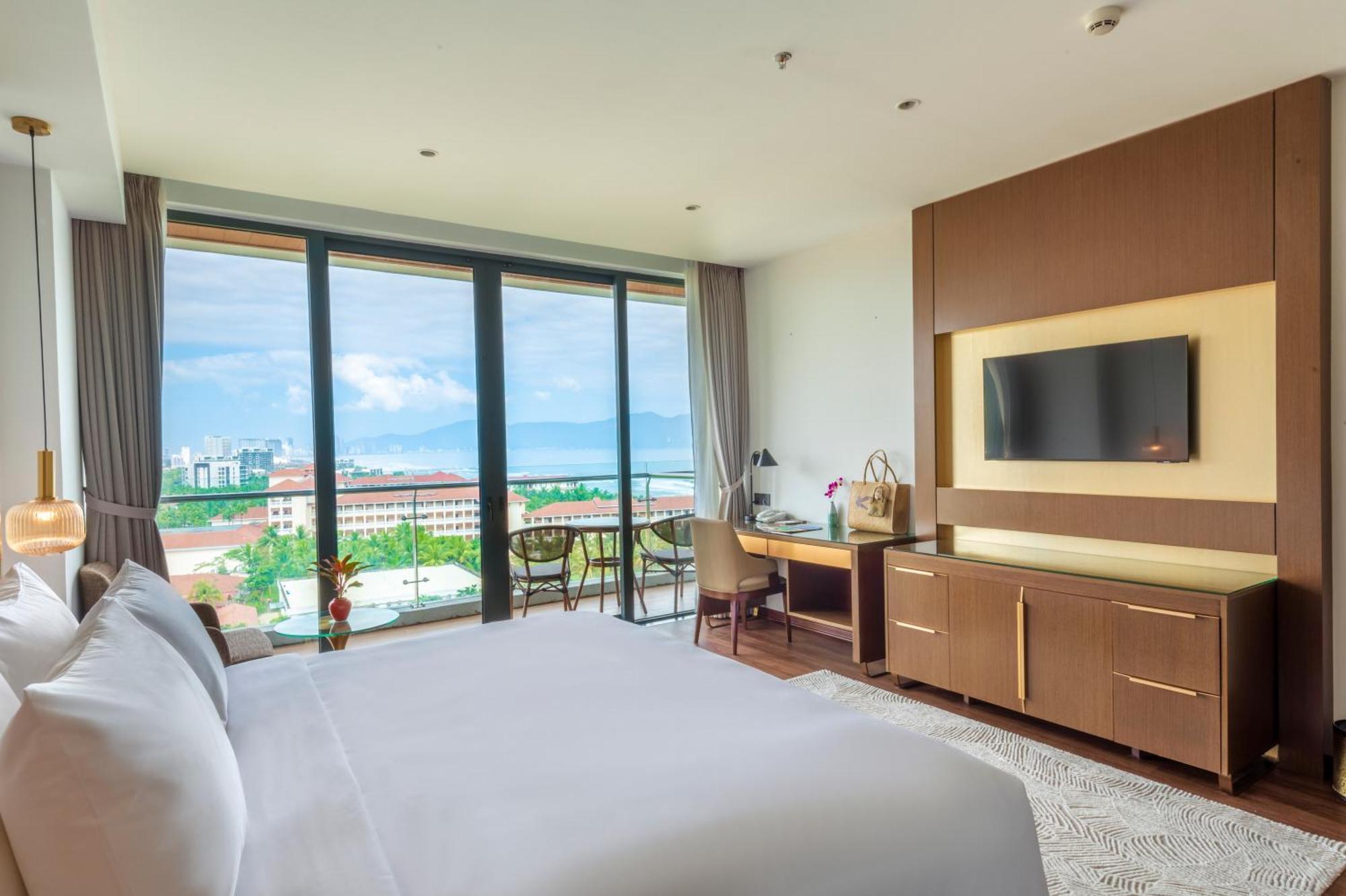 Deluxe Double Room Balcony Bathtub