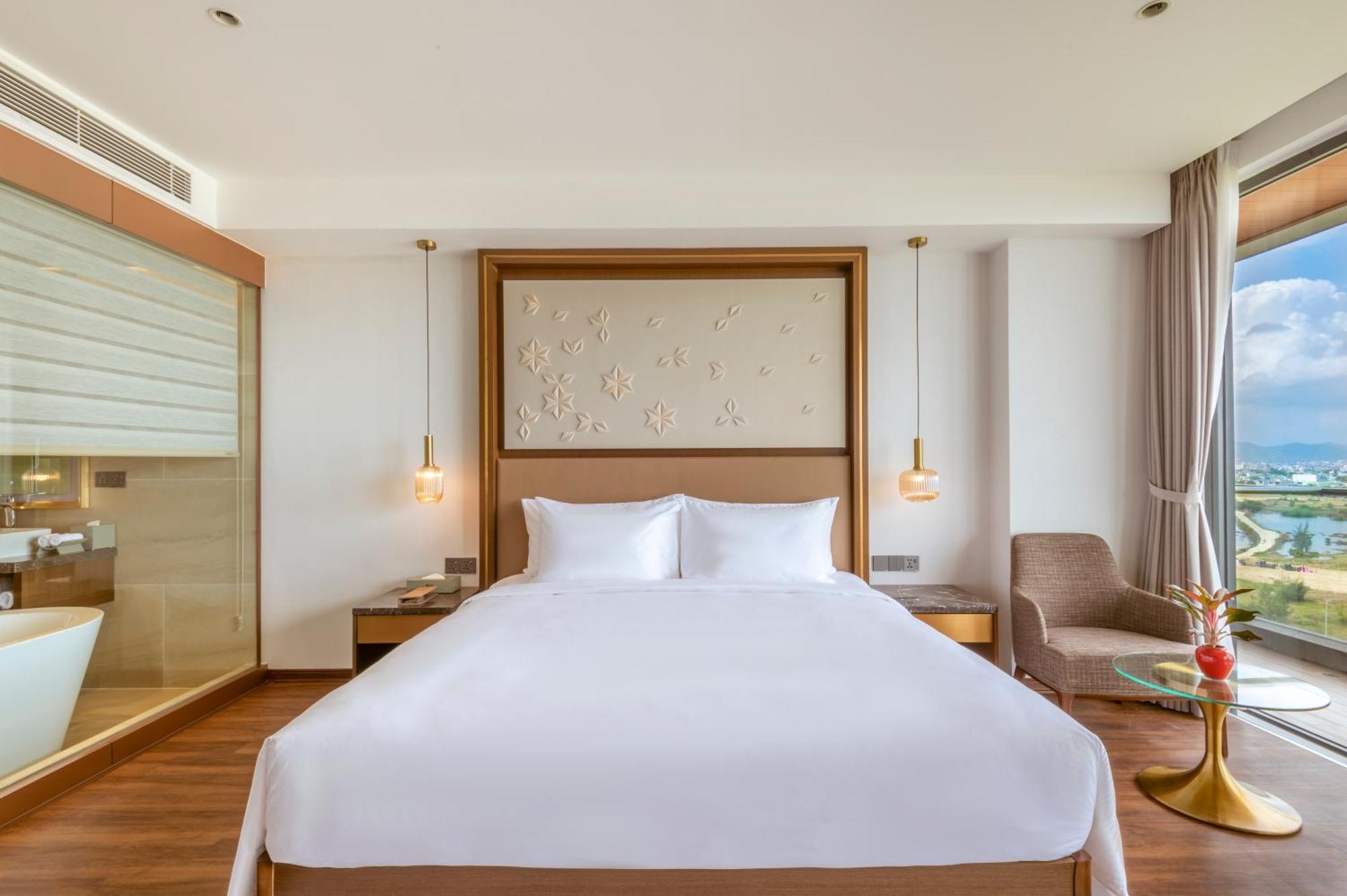 Deluxe Double Room Balcony Bathtub