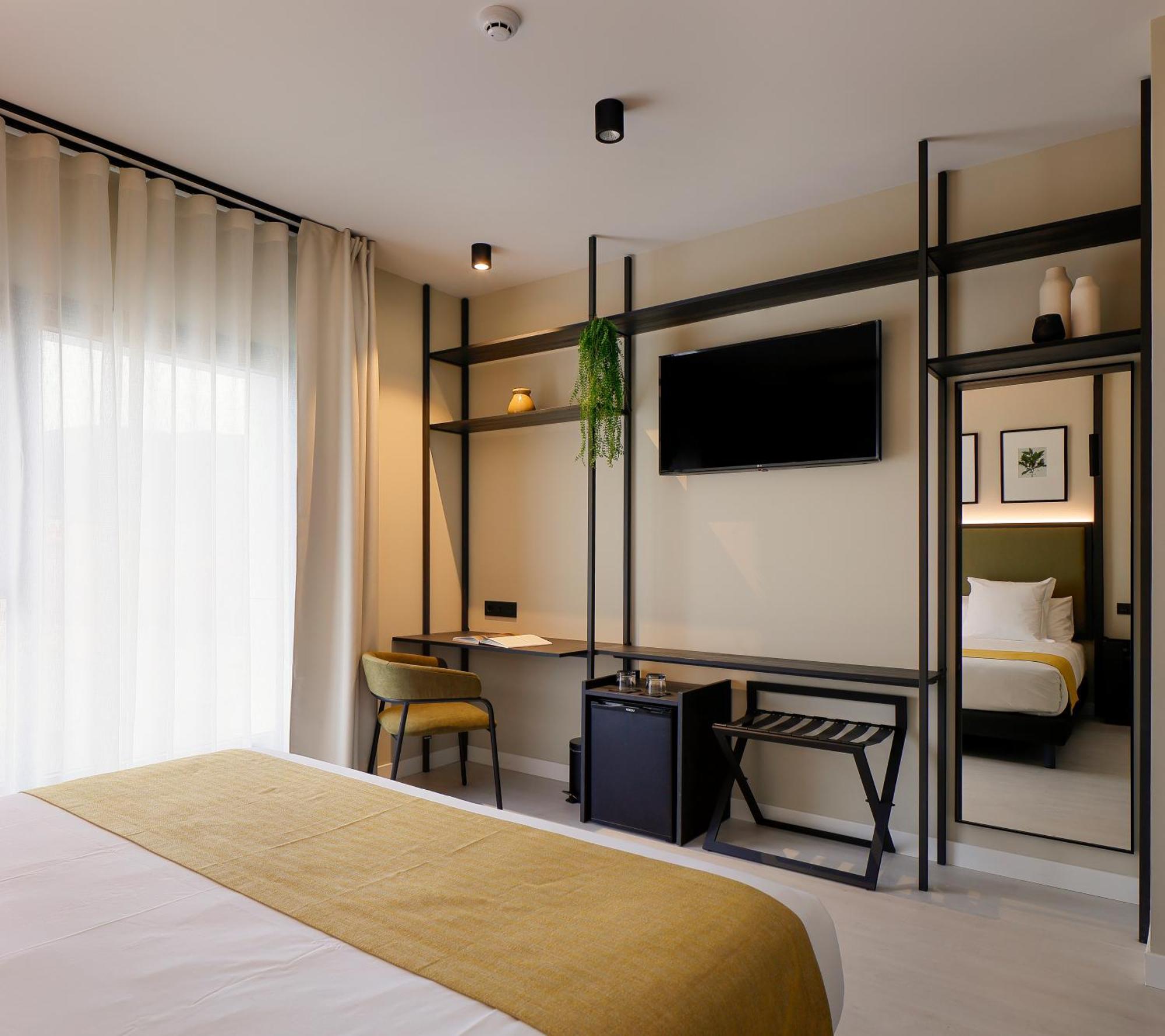 Single Room Queen Bed,1660478304:JPEG