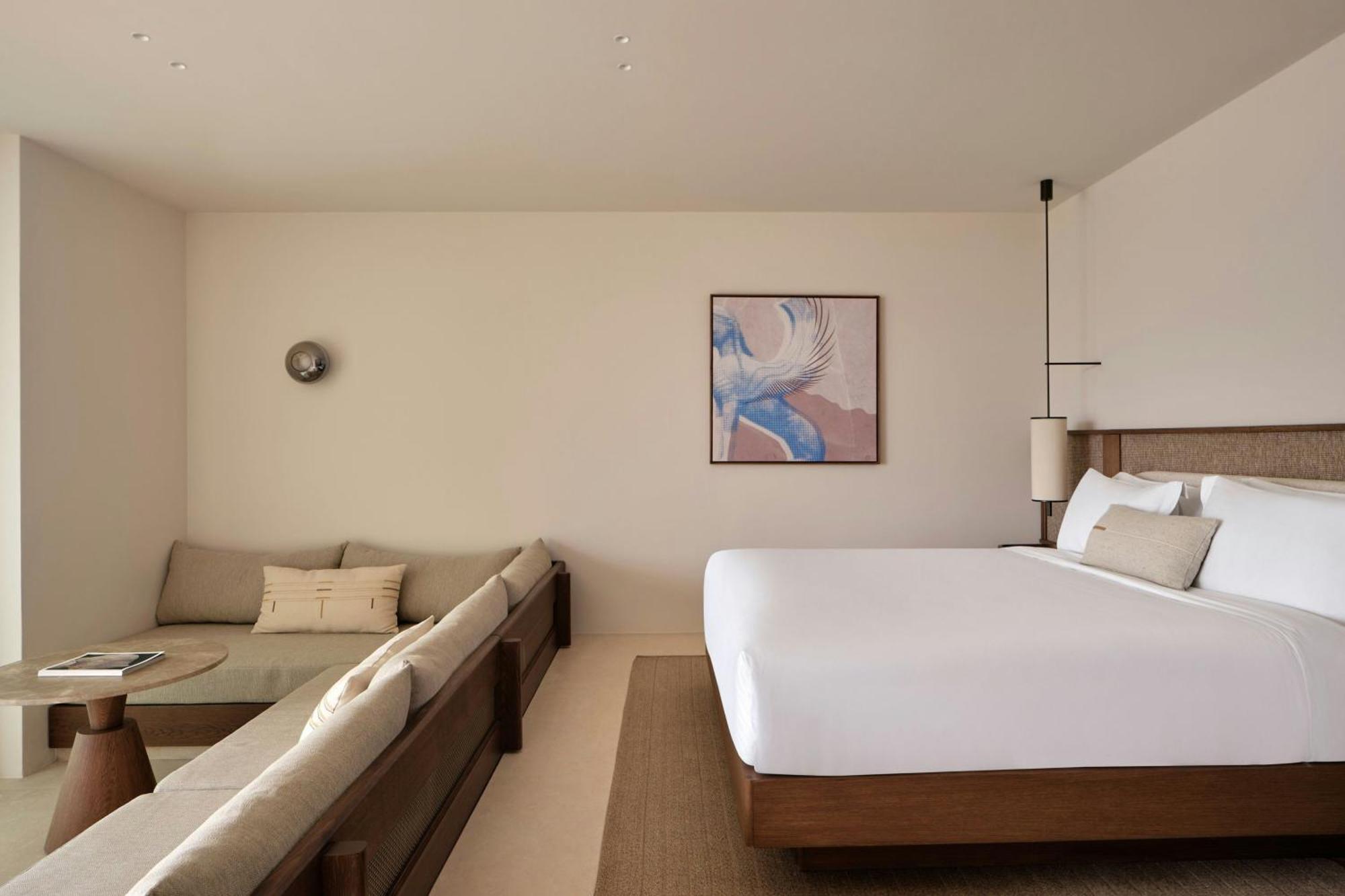 Deluxe Suite mit 1 Kingsize-Bett, Schlafsofa und Meerblick – mit eigenem Pool