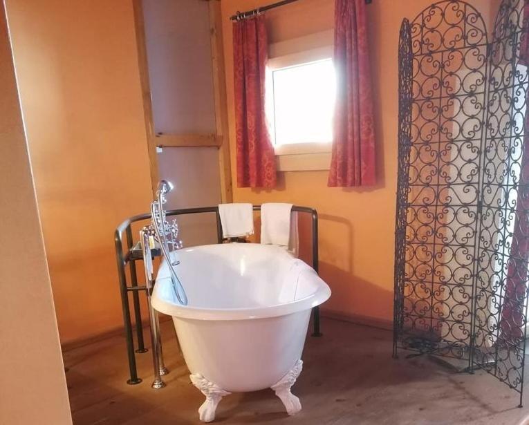 Superior Family Room - Annex
