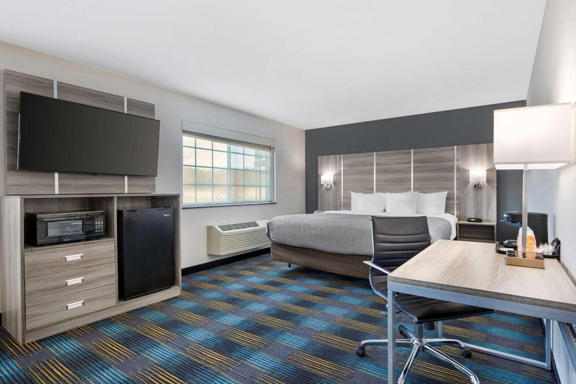 King Suite with Sofa Bed and Spa Bath - Non-Smoking