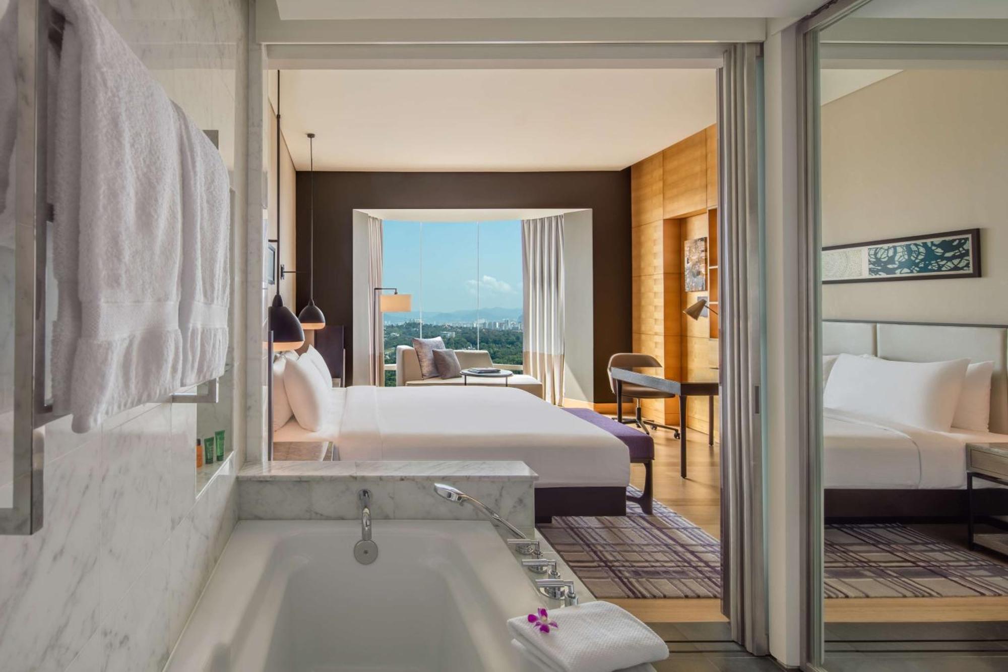 Deluxe King Room with Lake View