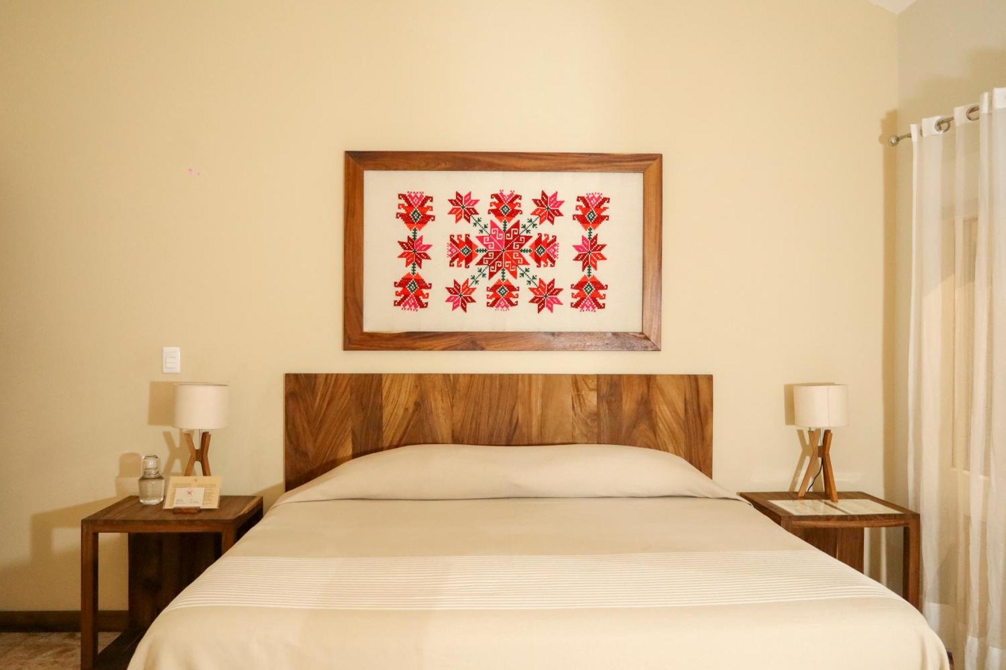 Habitación con cama extragrande.