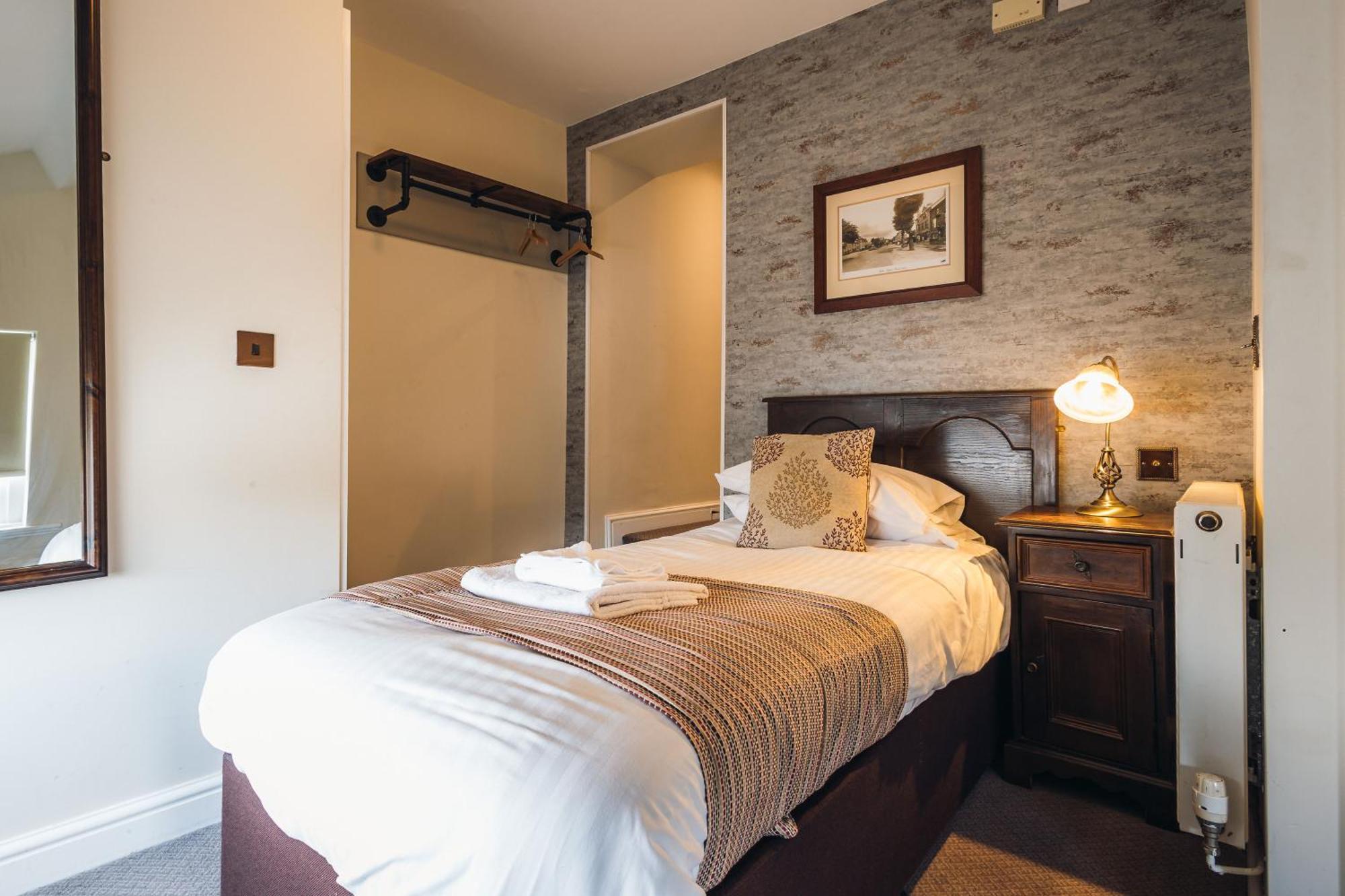 Deluxe Single Room,1669813095:JPEG