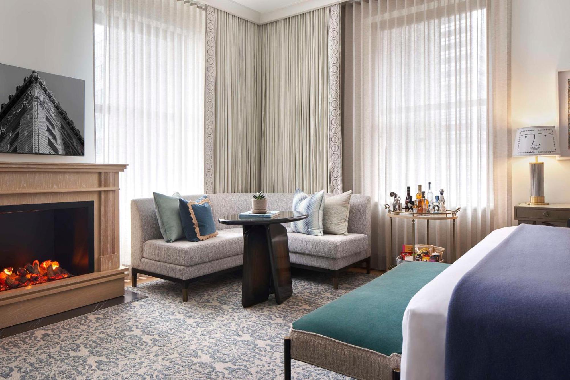 Carnegie Suite Harbor King