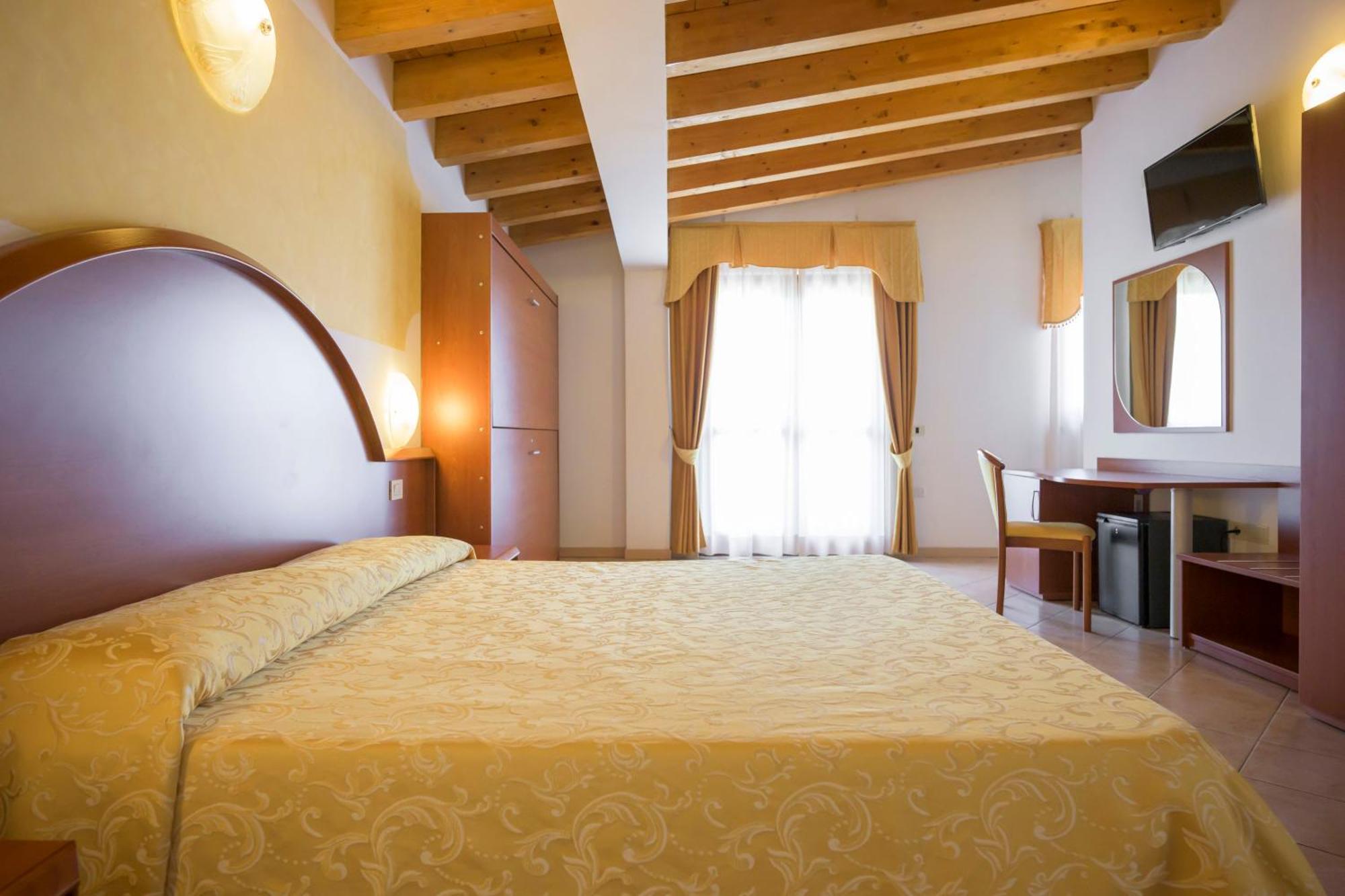 Triple Room Balcony or Terrace Lake View,1673658474:JPEG