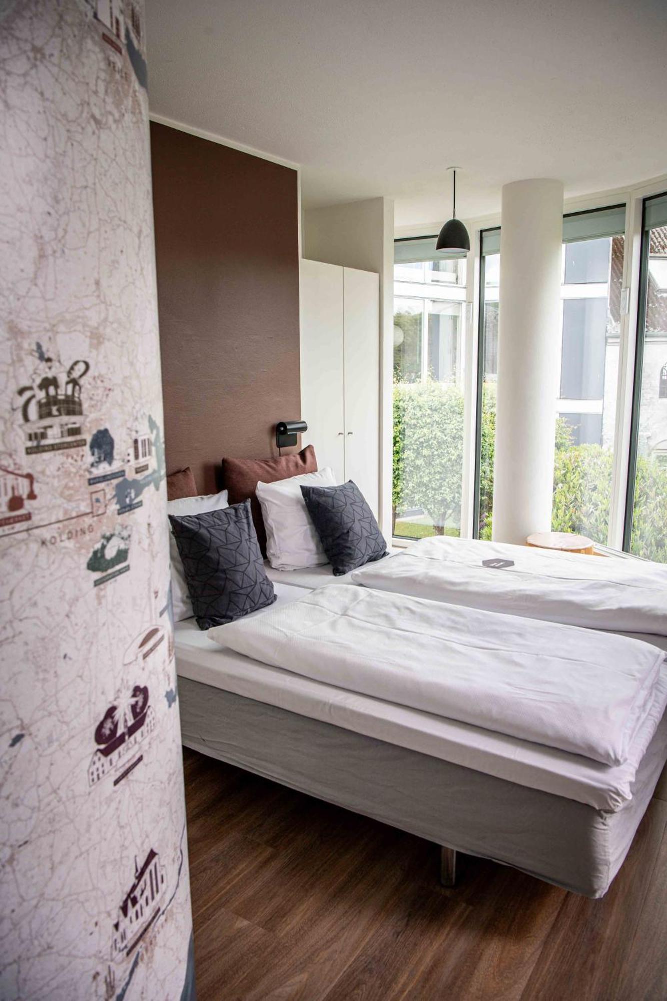 One-Bedroom Apartment Partial Lake View