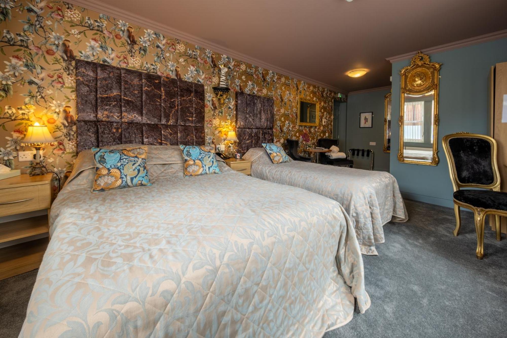 Classic Twin Room