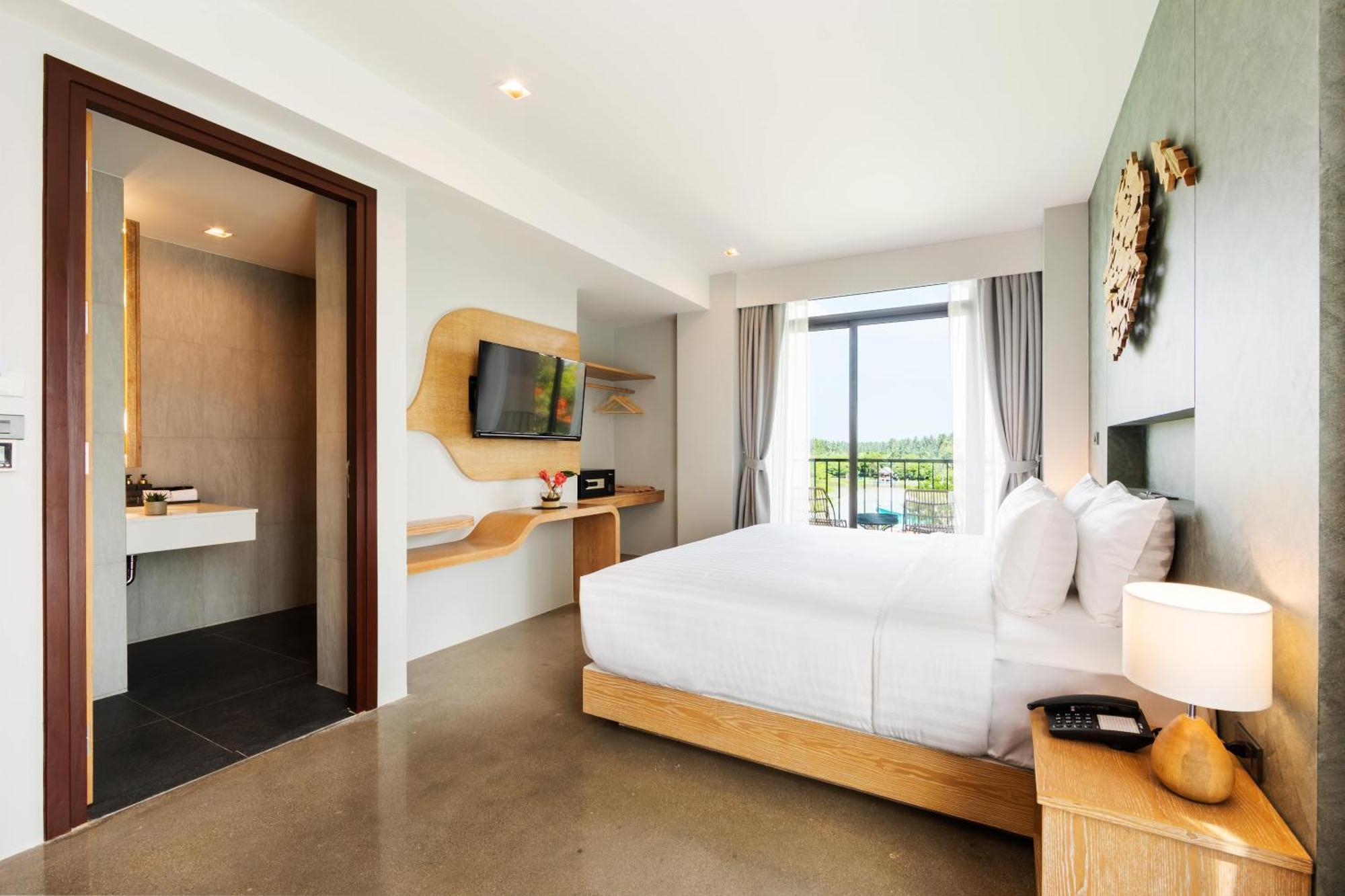 Superior King Room