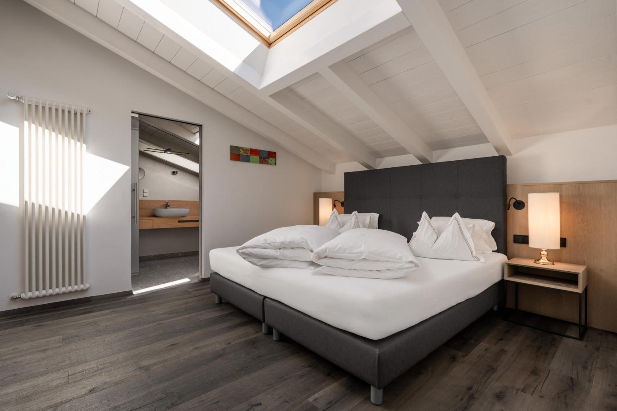 Standard Suite,1676735206:JPEG